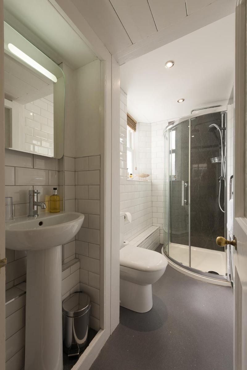 Cliftons Guest House, photo 13