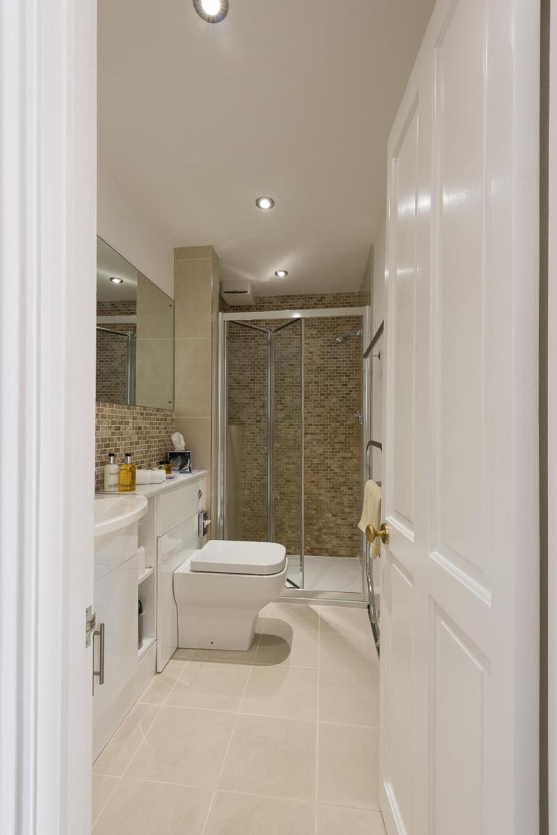 Cliftons Guest House, photo 17