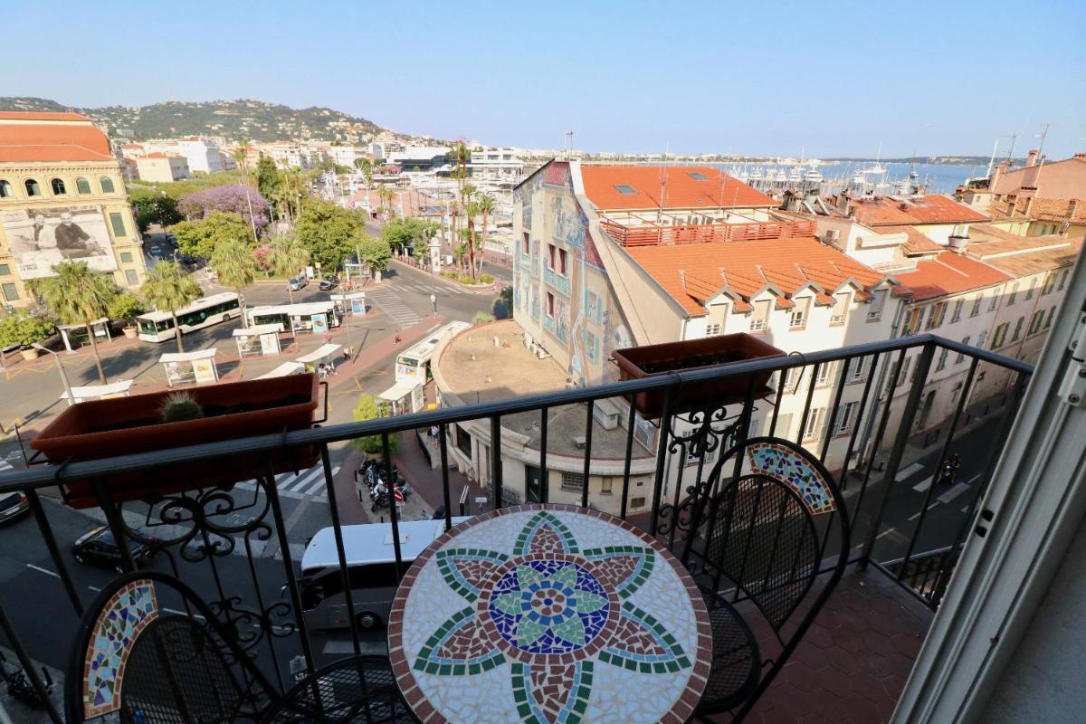 1 bedroom Suquet, 6 min from the Palais, balcony city & port view 220 photo 2