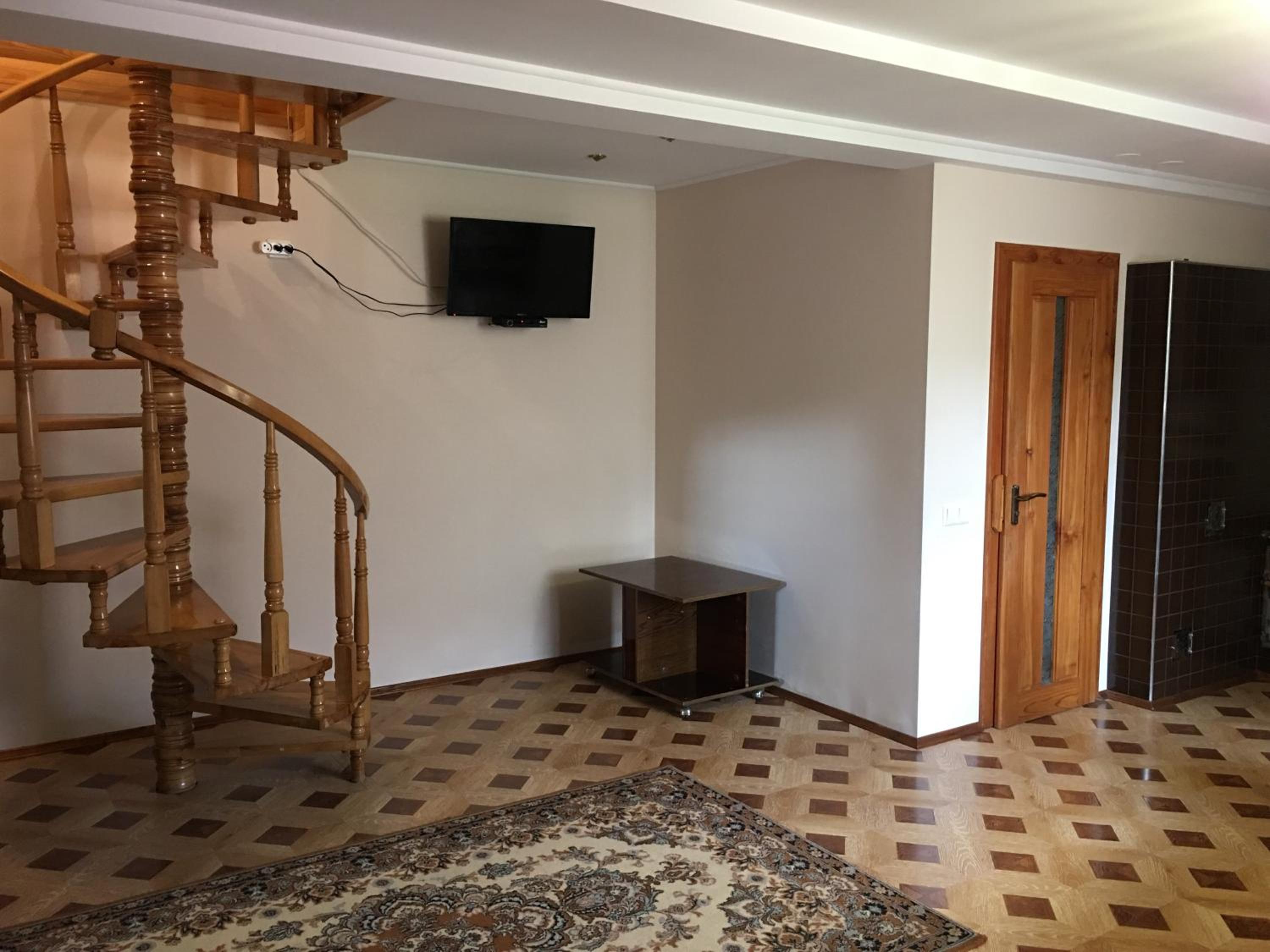 Хатина в Карпатах view 2