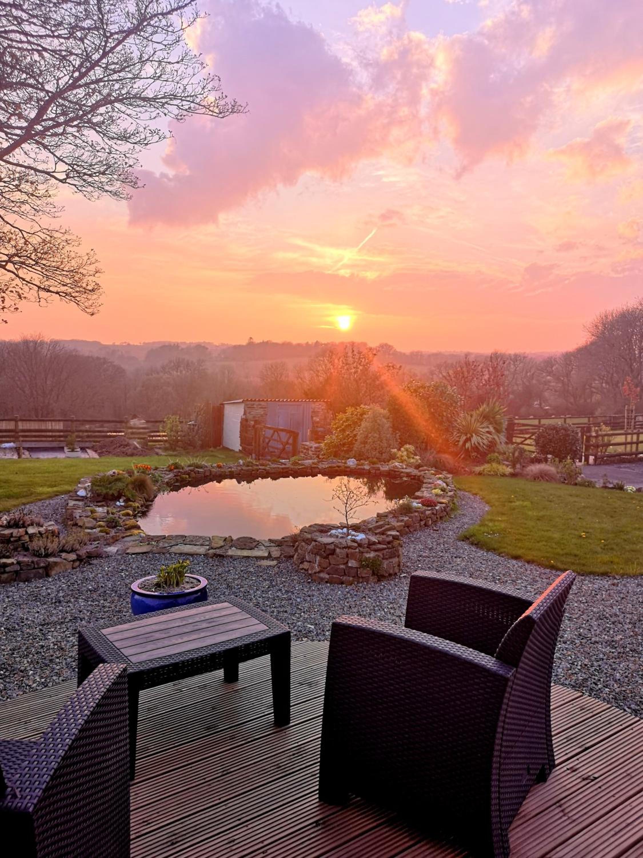 Hotel Sunset Hideaway - Image 1