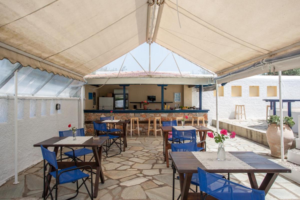 outdoor BBQ area