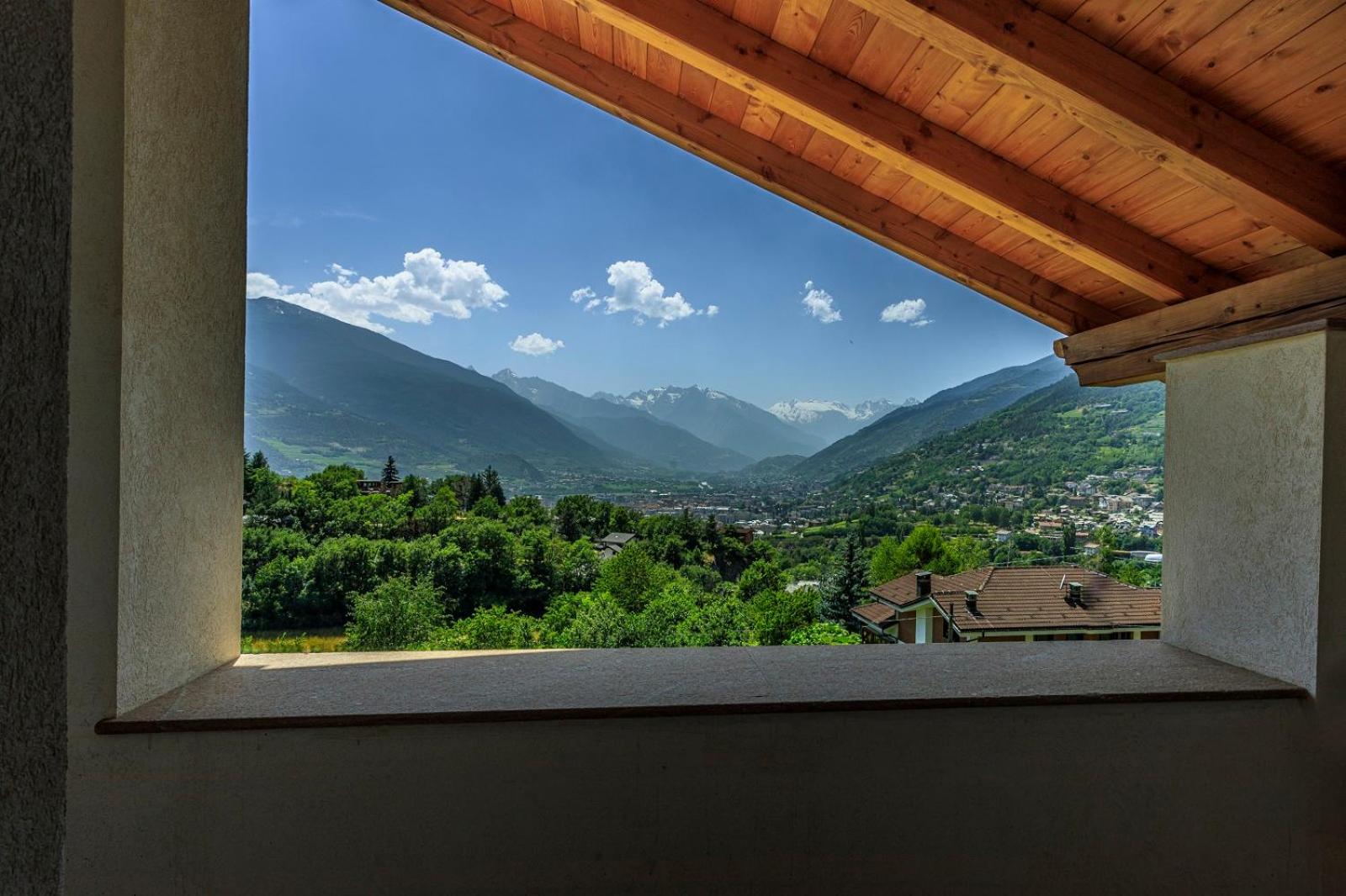 A&G Apartment Aosta - Elegante Casa 100 mq su due piani con Wi-Fi-giardino-parcheggio