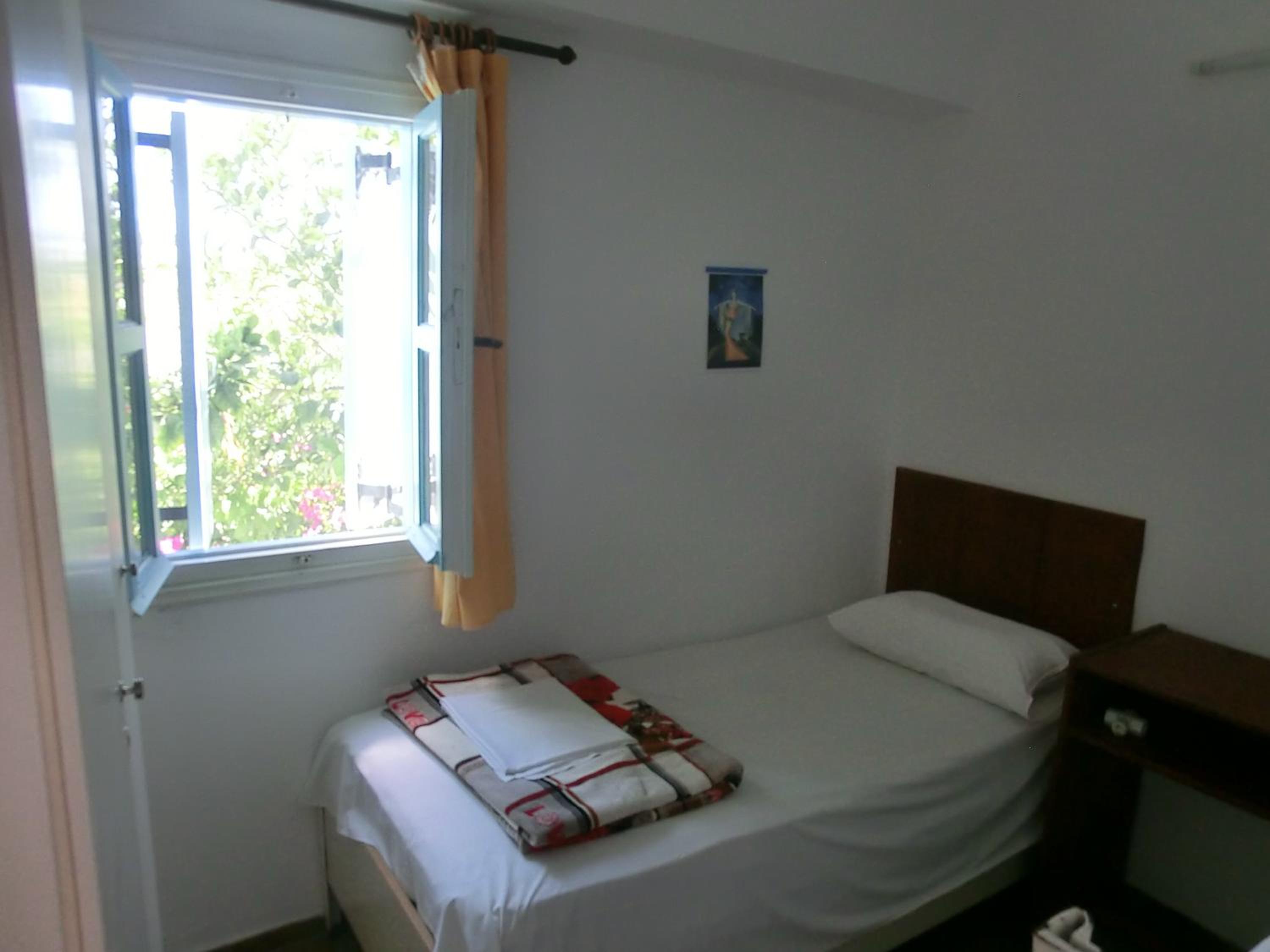 Santorini Camping & Hostel