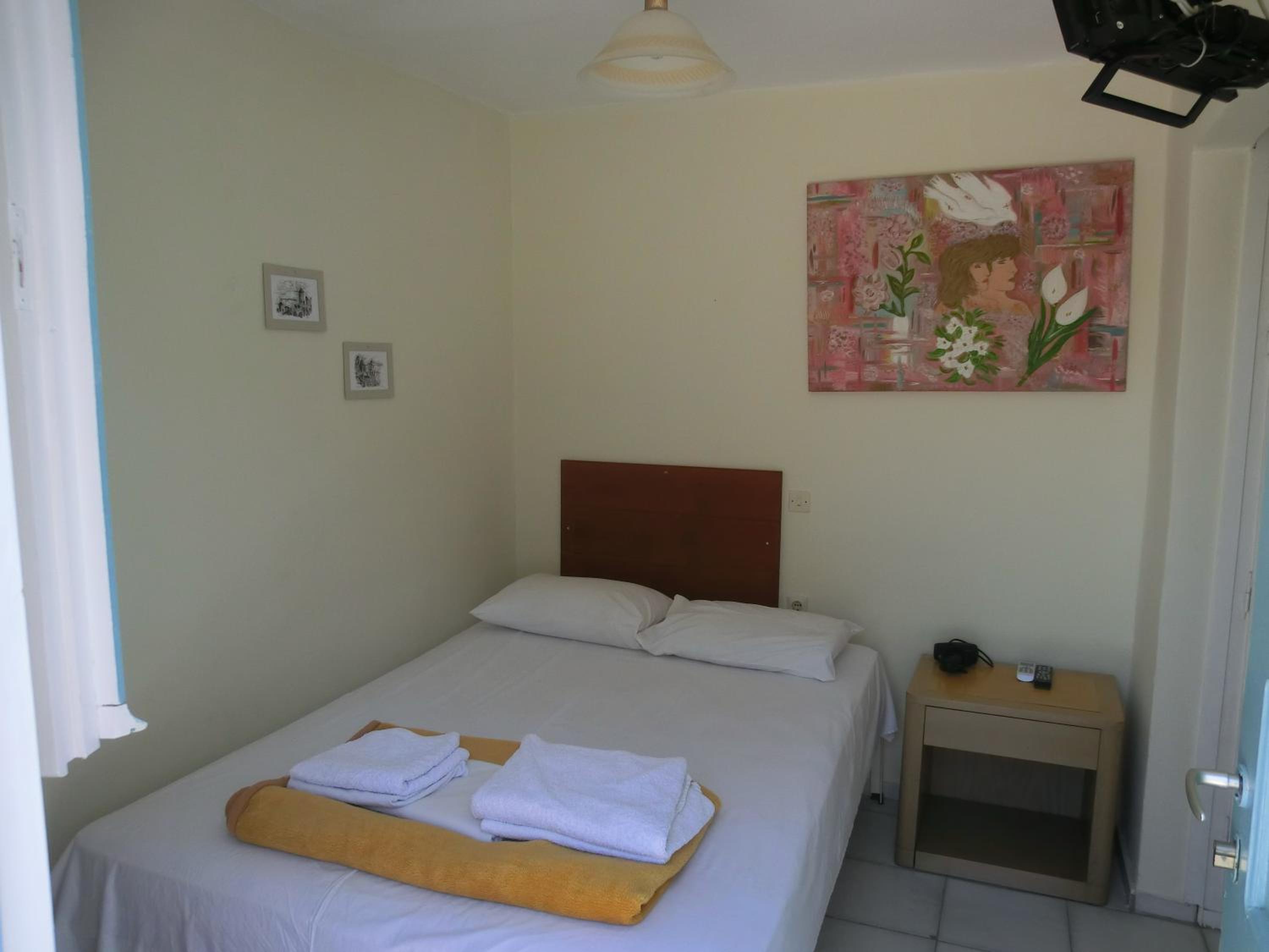 Santorini Camping & Hostel