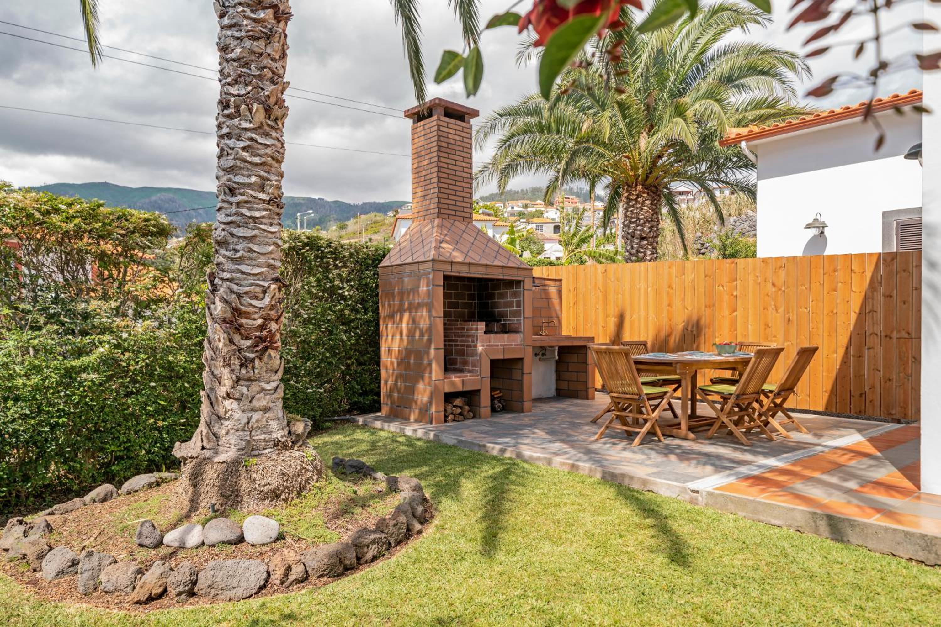 Southern Sunny House by An Island Apart
