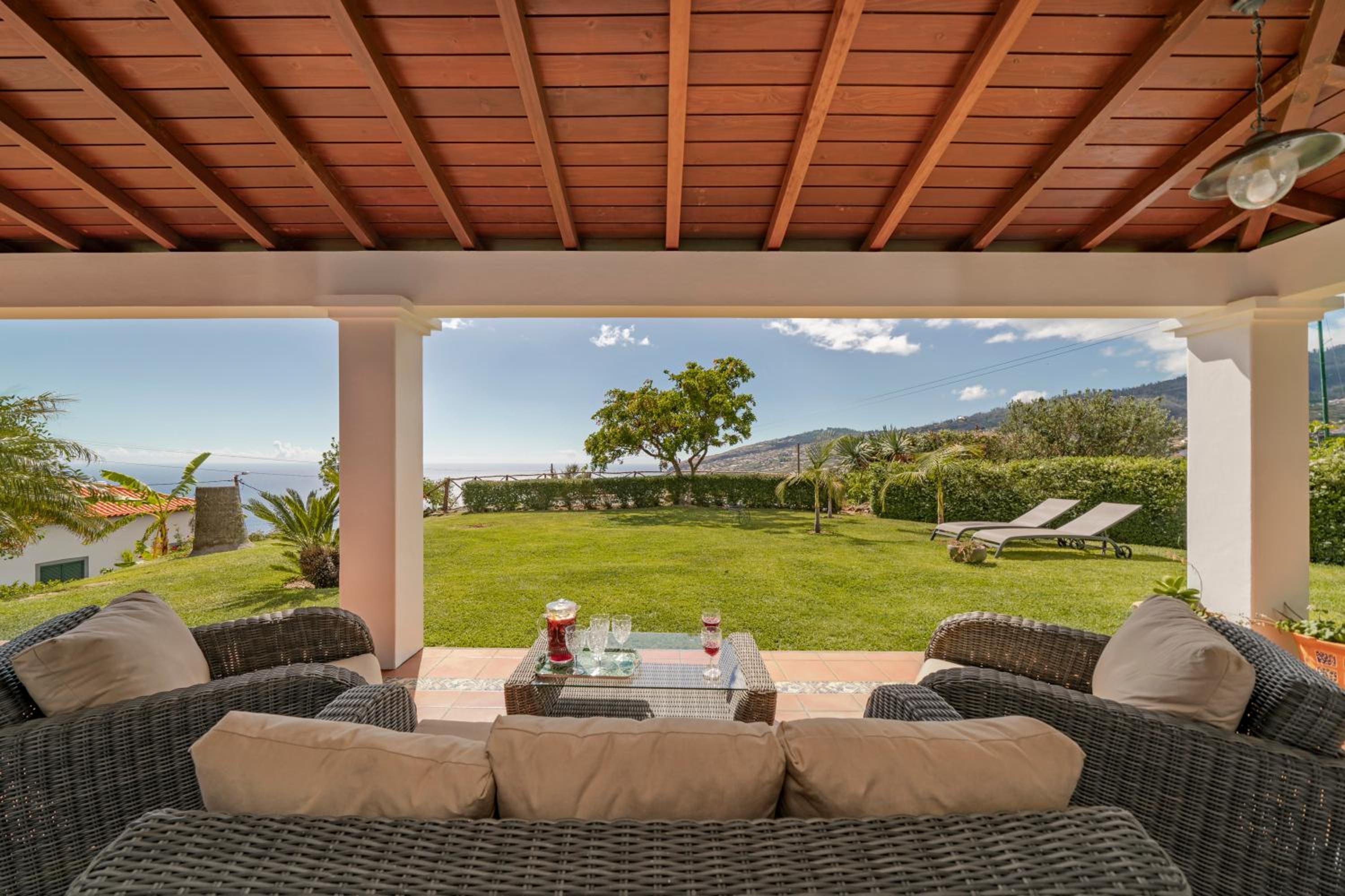 Southern Sunny House by An Island Apart