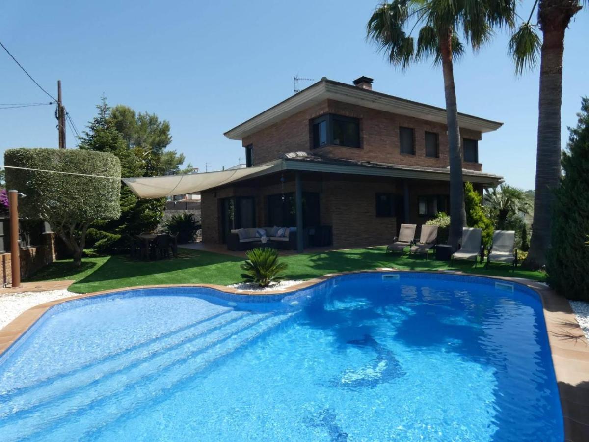 Washingtonia Villa near Sitges view 3
