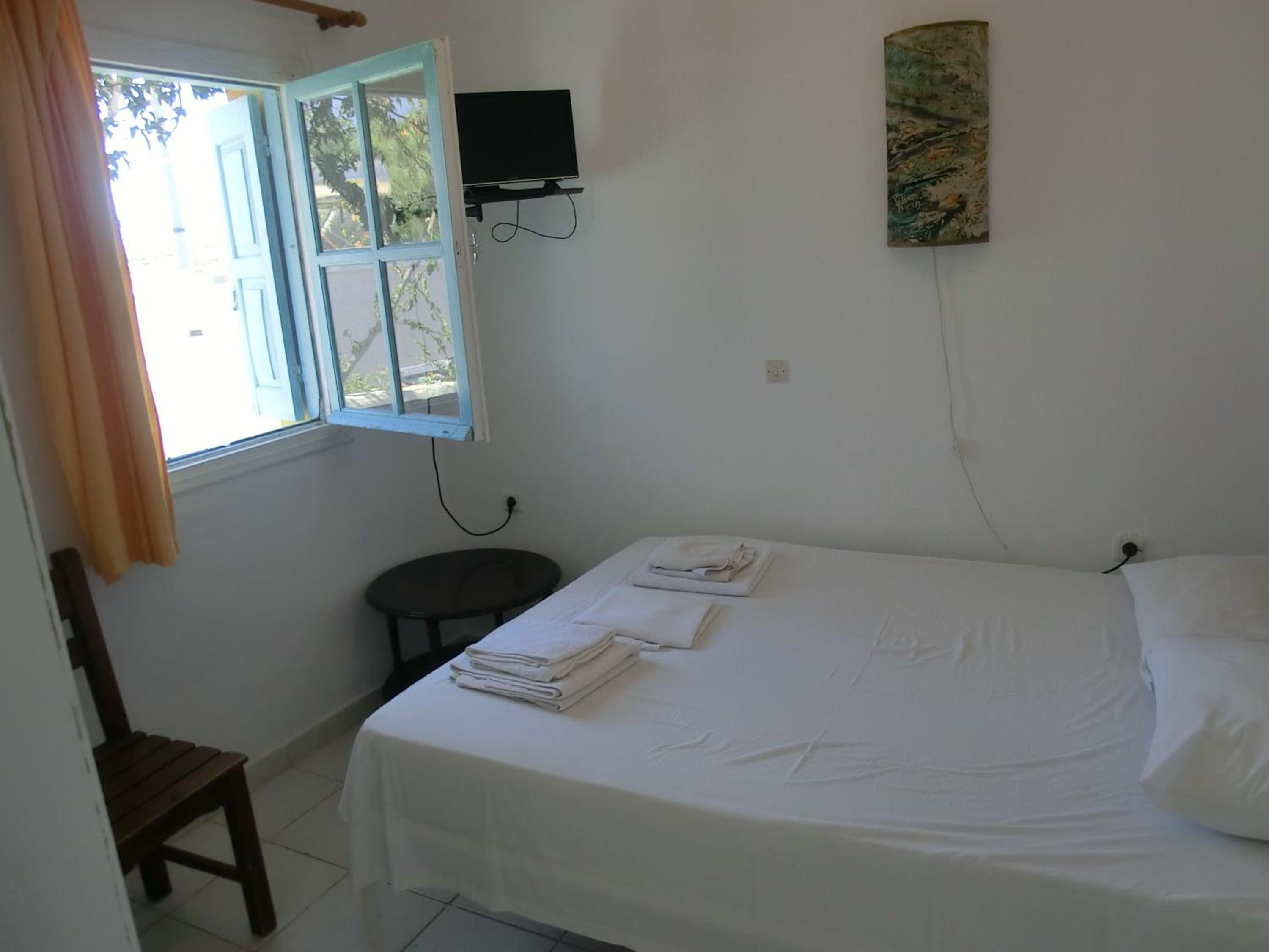 Santorini Camping & Hostel