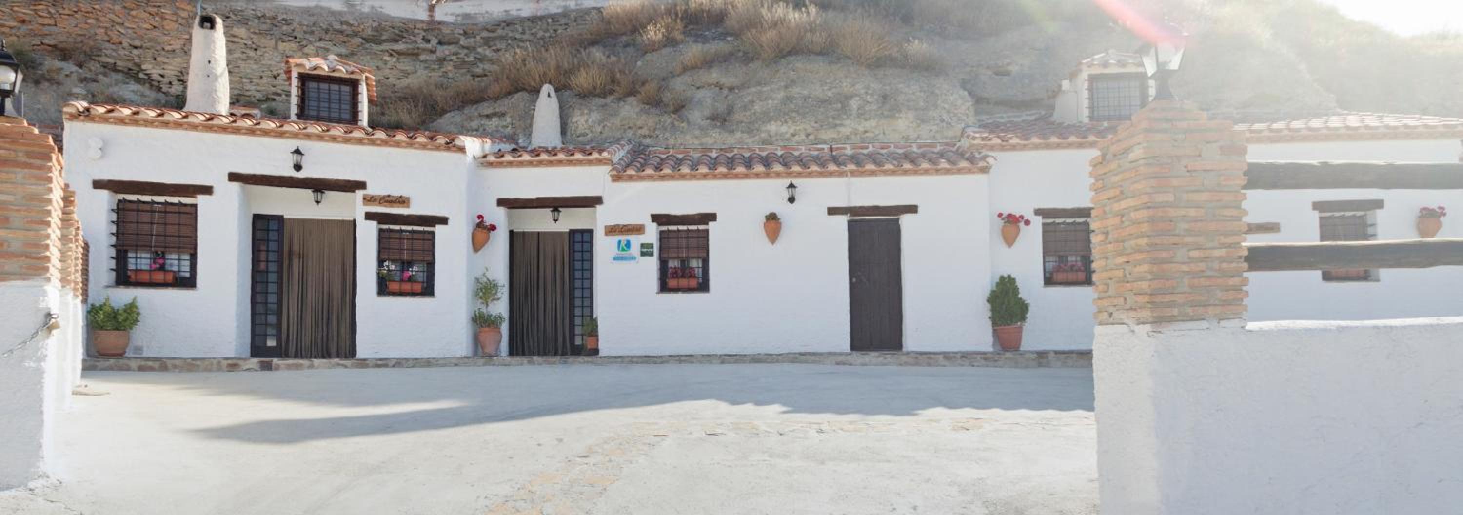 Cuevas Al Qulayat view 3