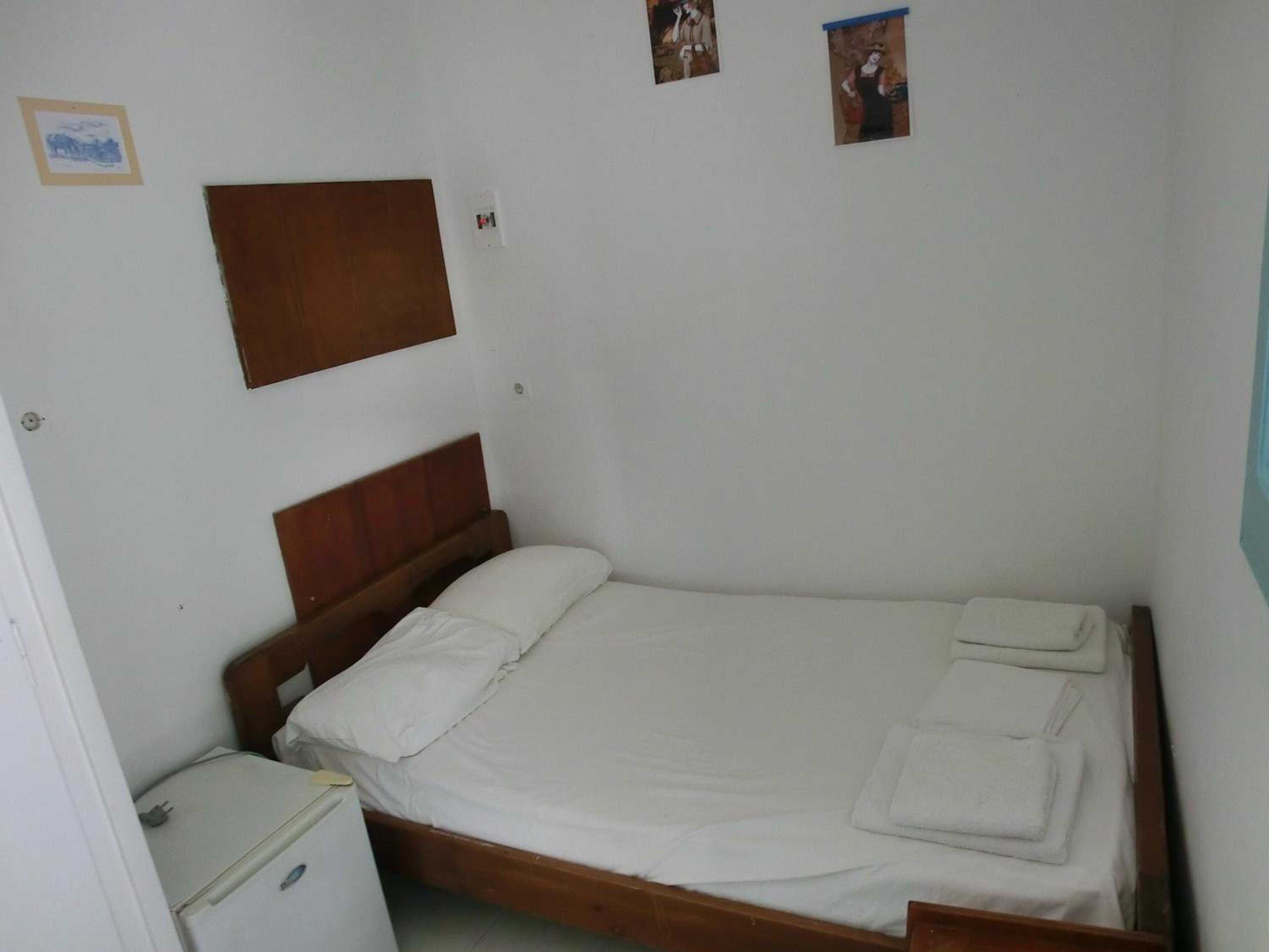 Santorini Camping & Hostel