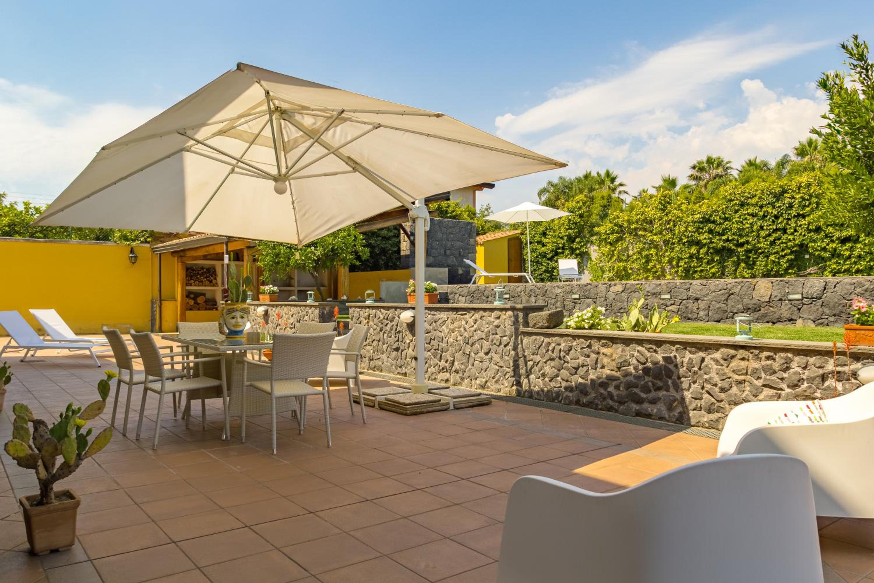 Dimora Cariga - Home & pool view 4