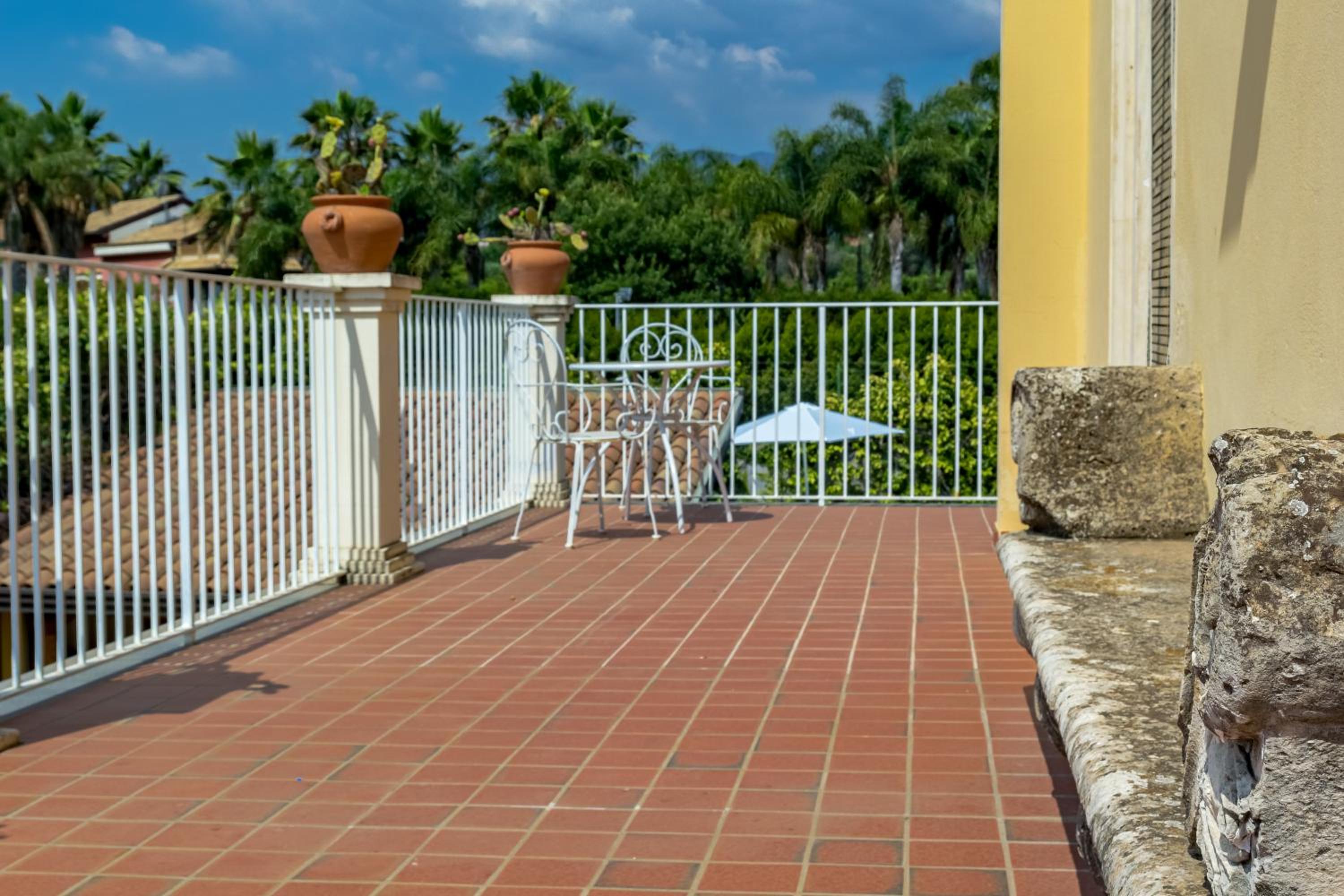 Dimora Cariga - Home & pool view 5