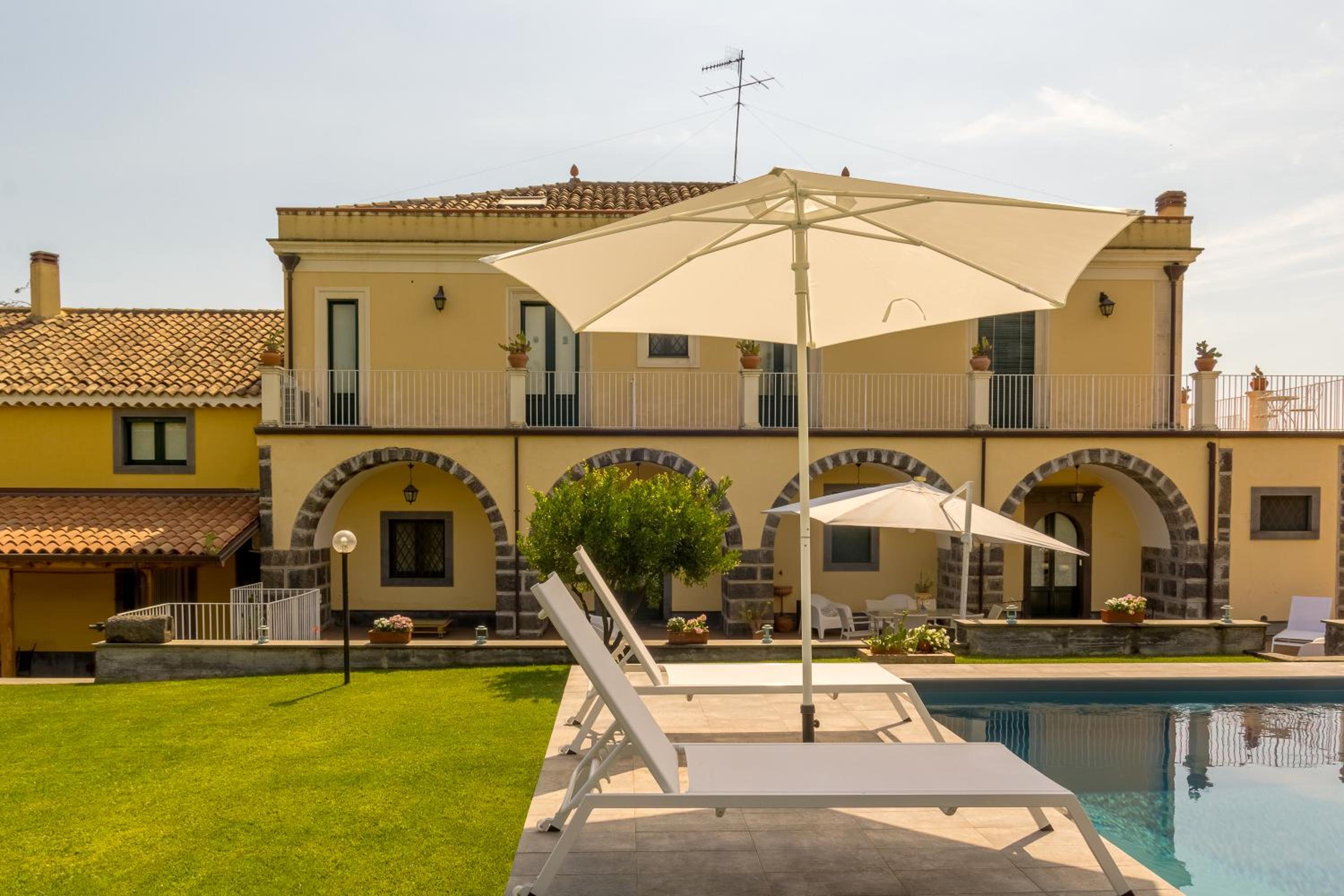 Dimora Cariga - Home & pool view 3