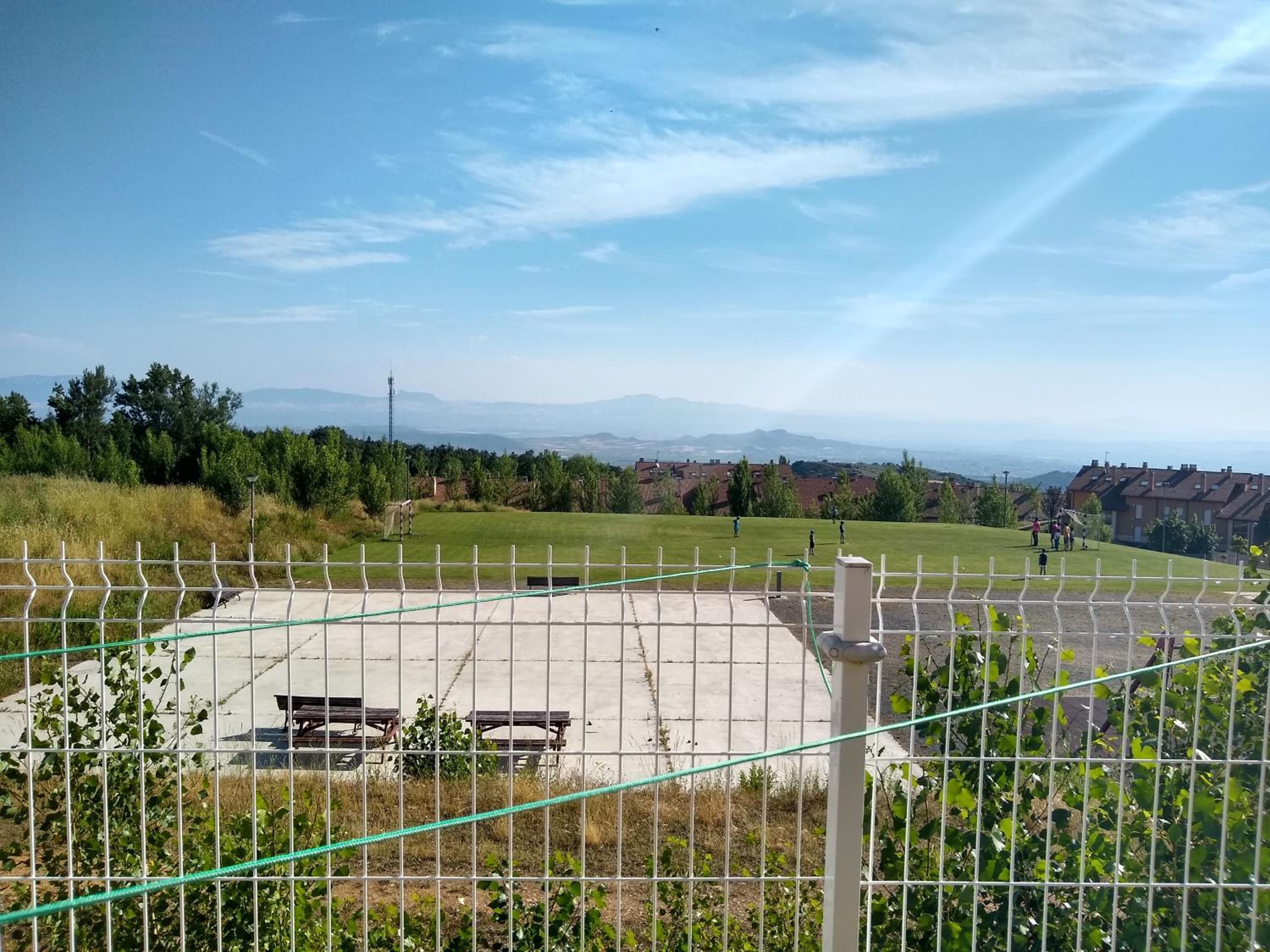 Vino Montaña & jardín Garaje NETFLIX WIFI INCLUIDO, view 4