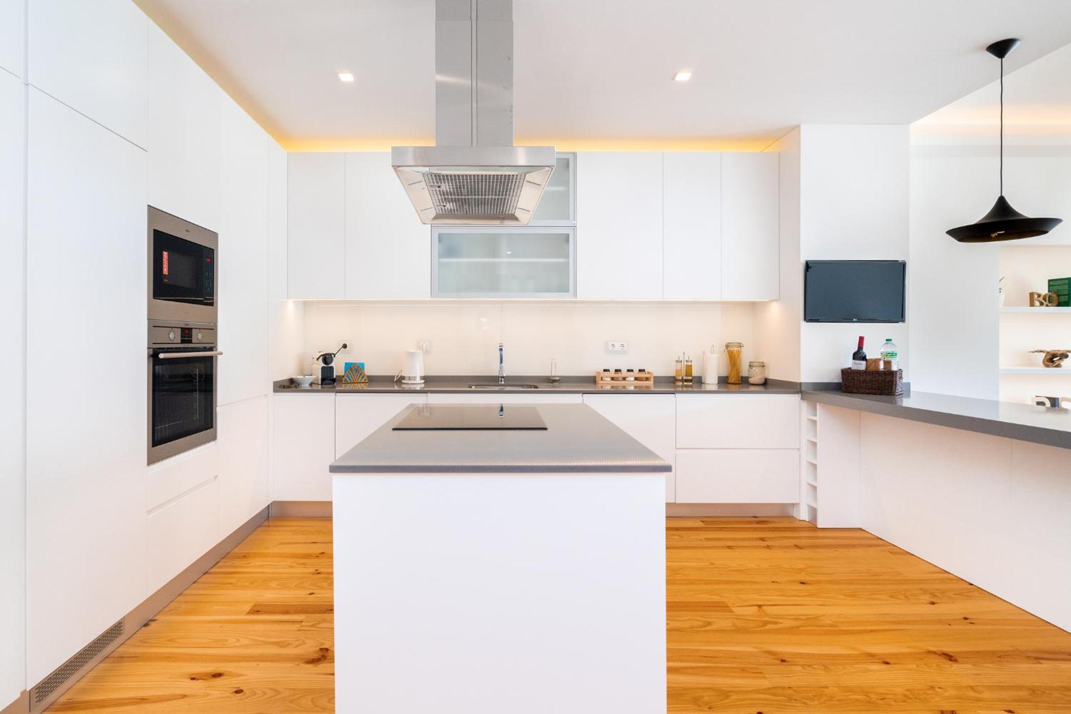 LXLUXHOME - Combro Luxury Apartment view 2