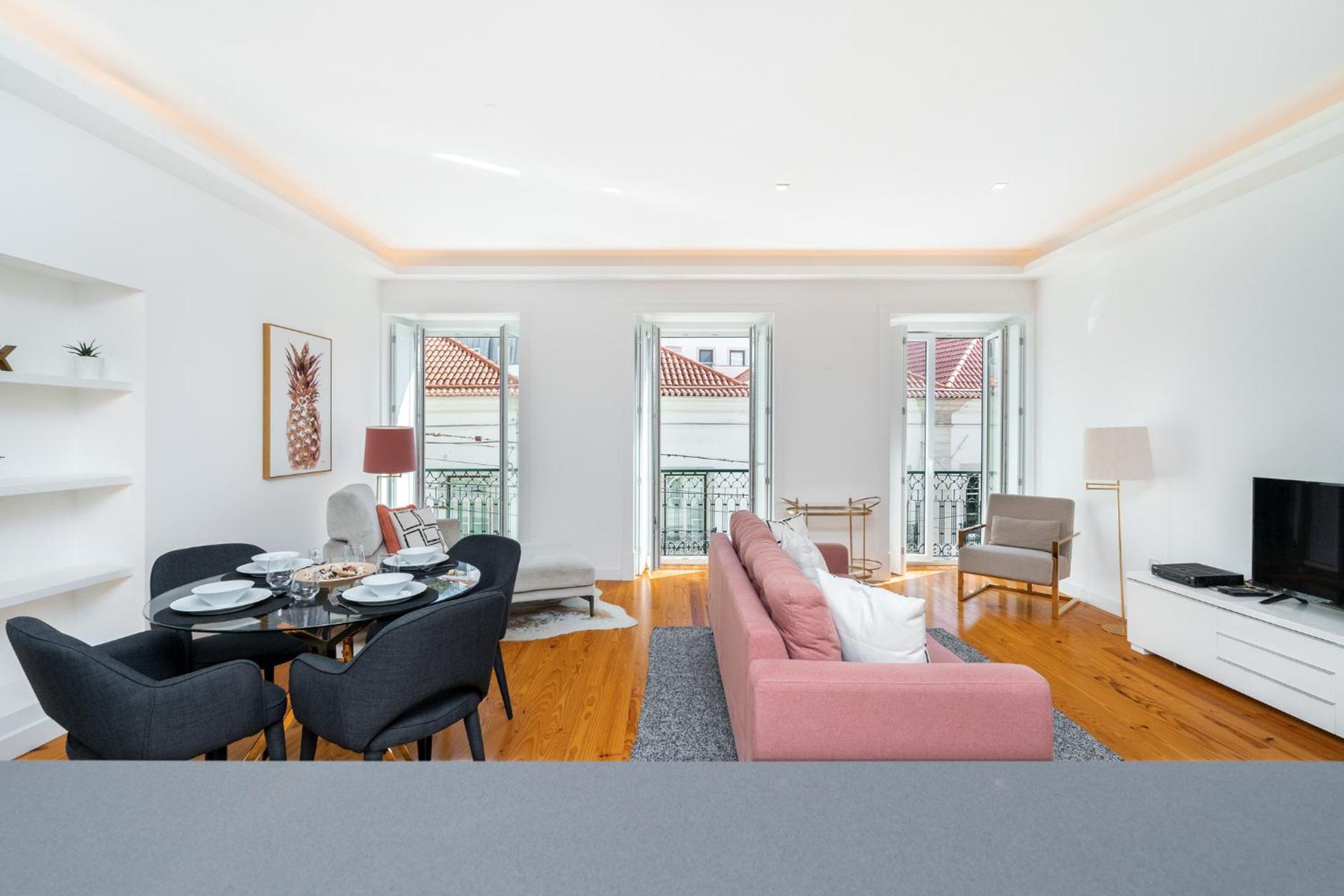 LXLUXHOME - Combro Luxury Apartment view 3