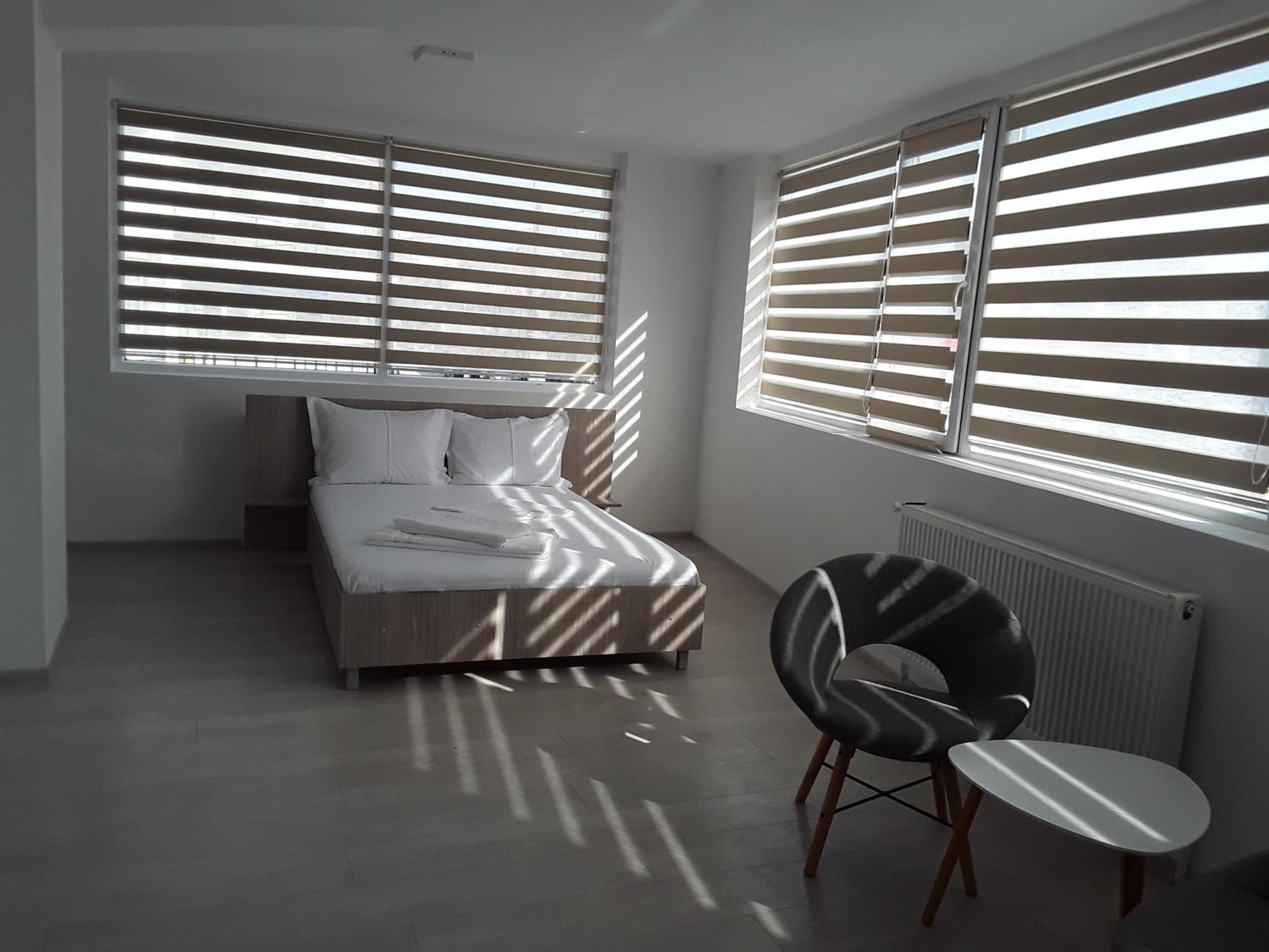 Camere de inchiriat Central La Calciu view 3
