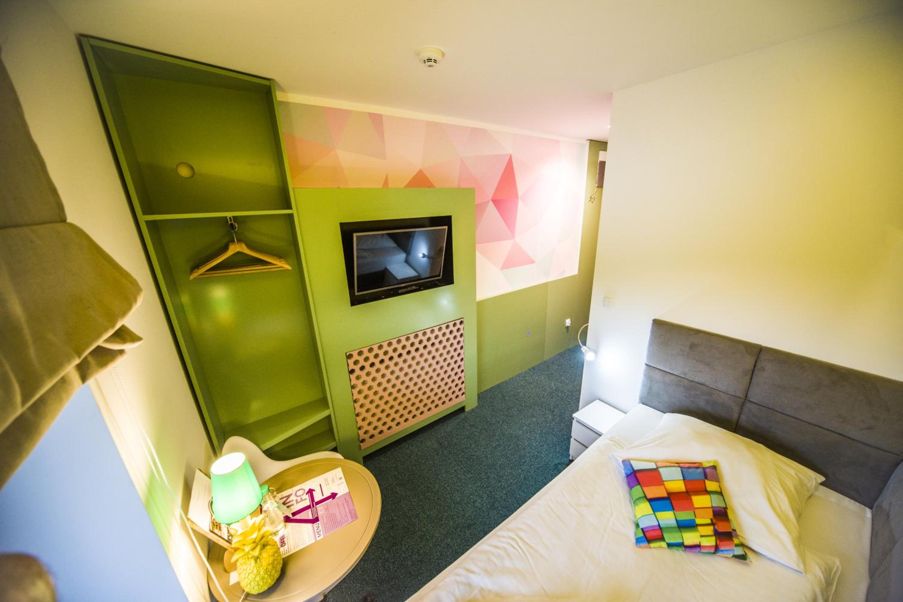 Hotel 4, photo 18