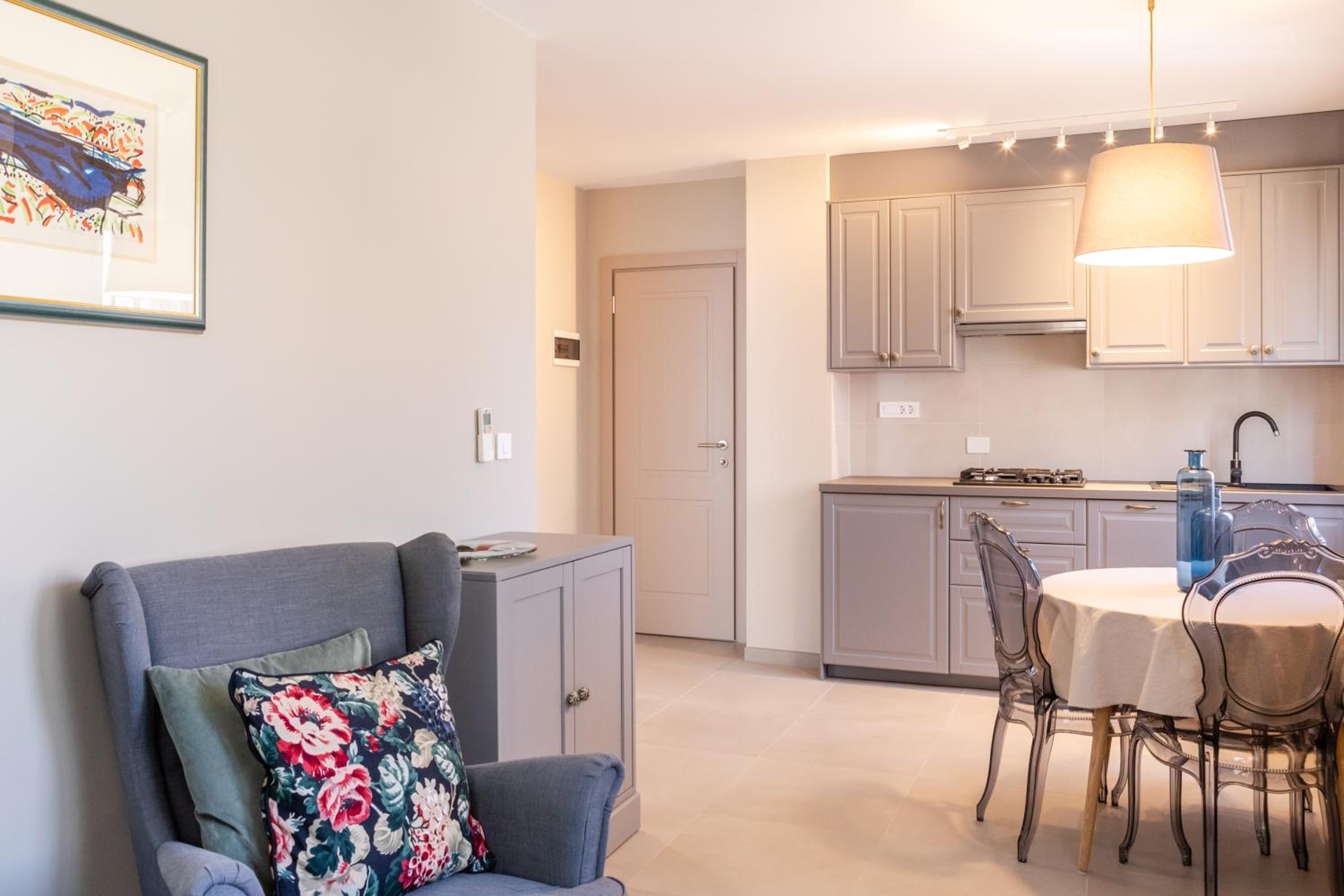 Contrada del Nonno Apartments (city center - private parking on-site)