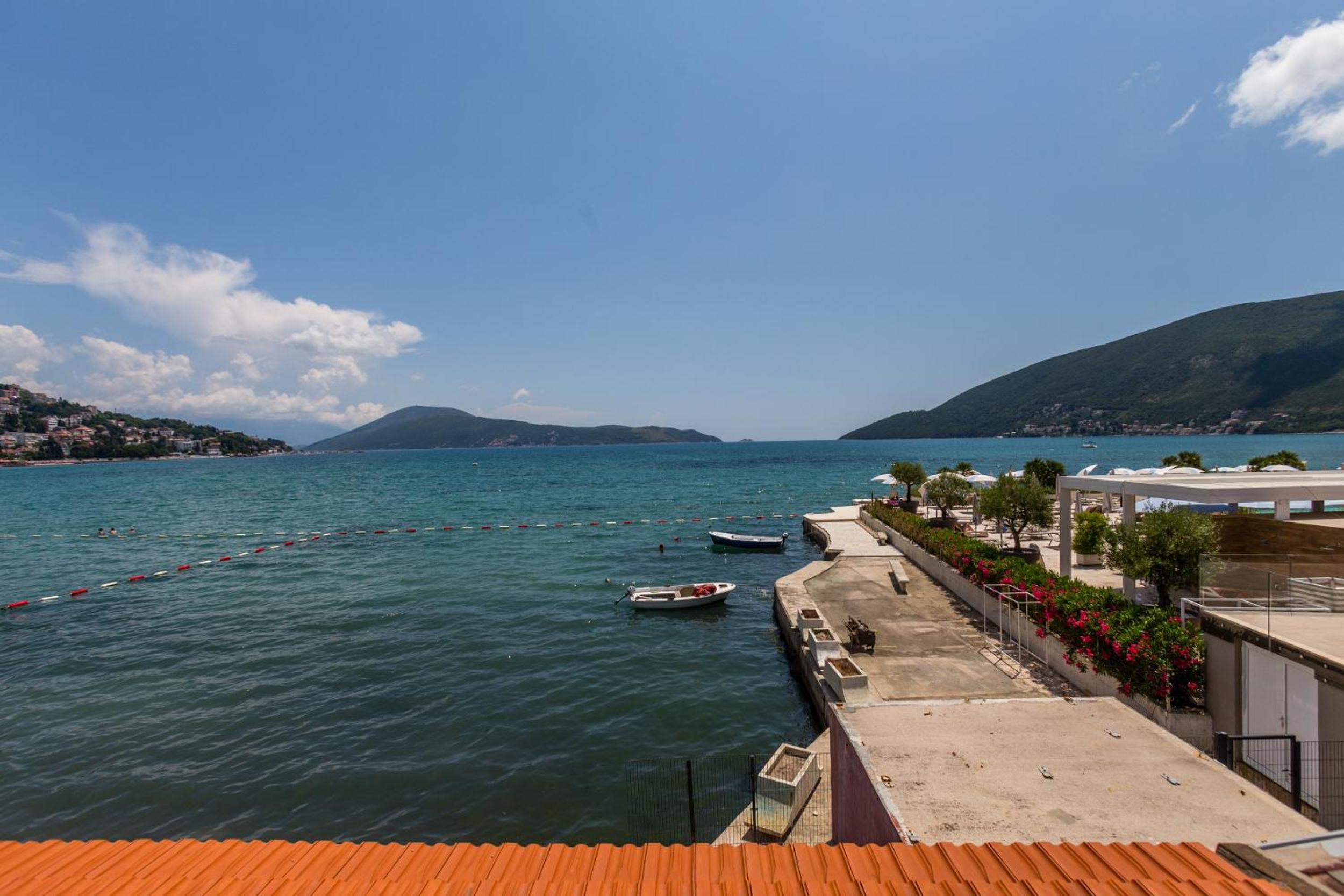 Sea Line Apartments view 2