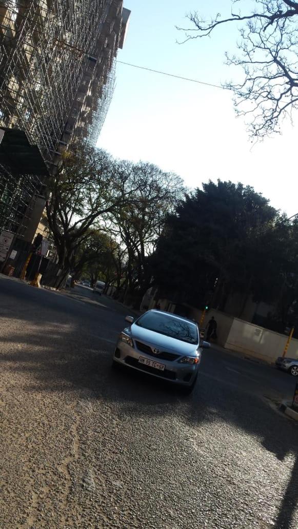 One Perfect Stay Median Rosebank