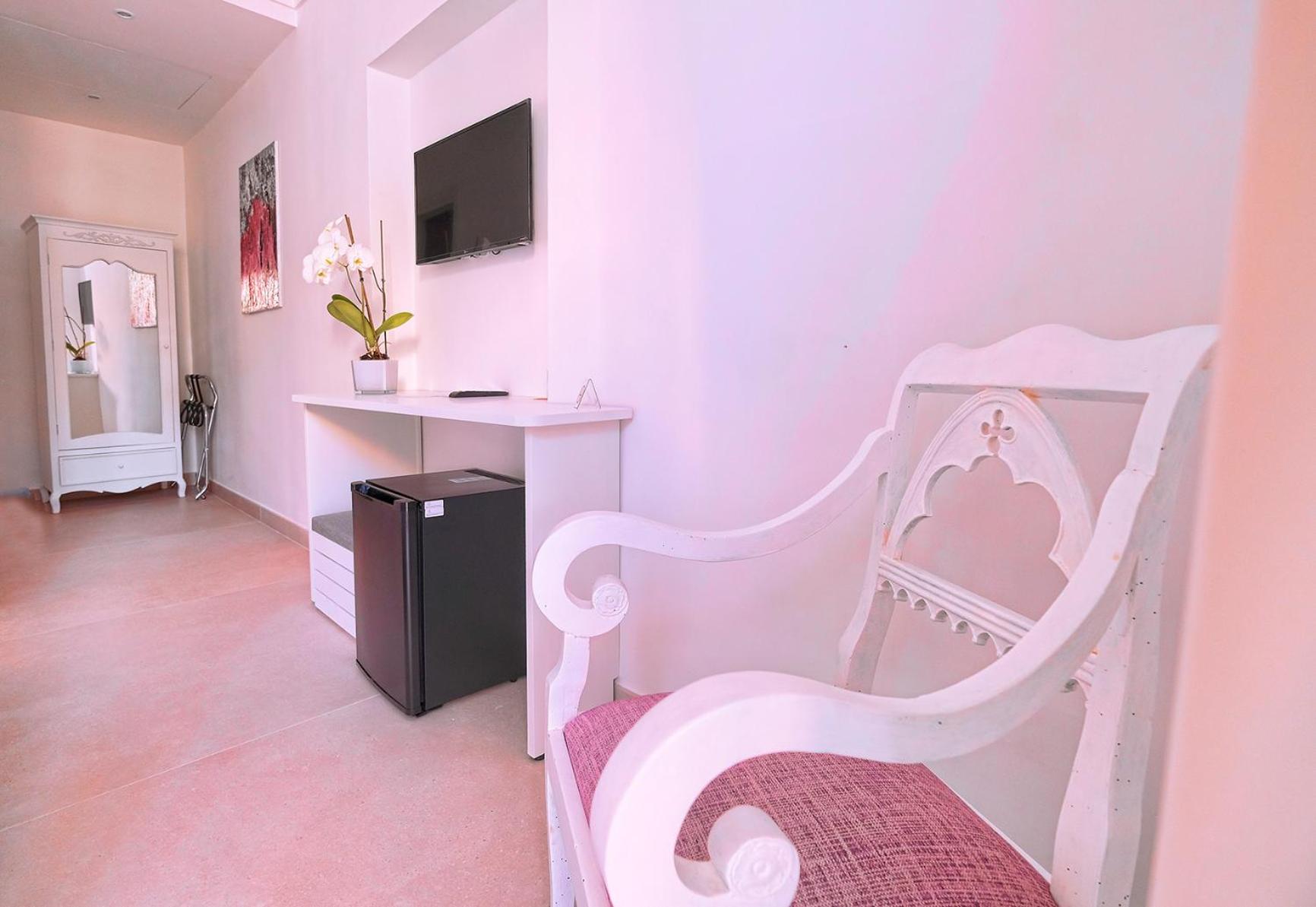 Villa Giardini Luxury Room