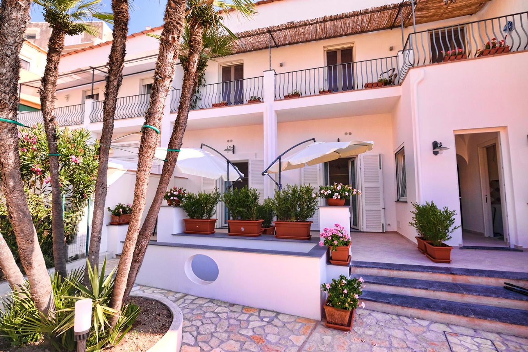 Hotel Villa Giardini Luxury Room - Image 1