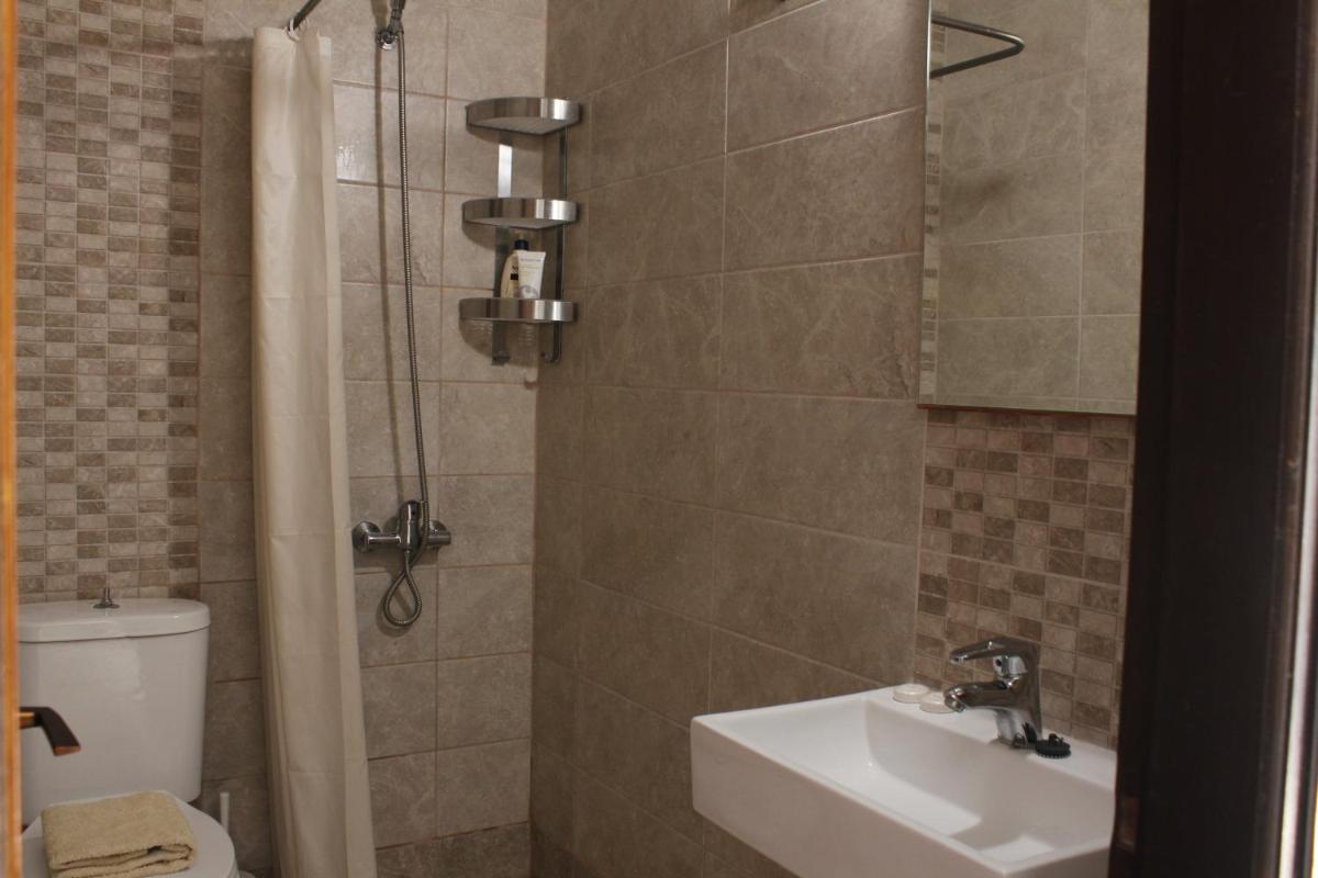 Bardis Sun Studios en Arillas — bathroom
