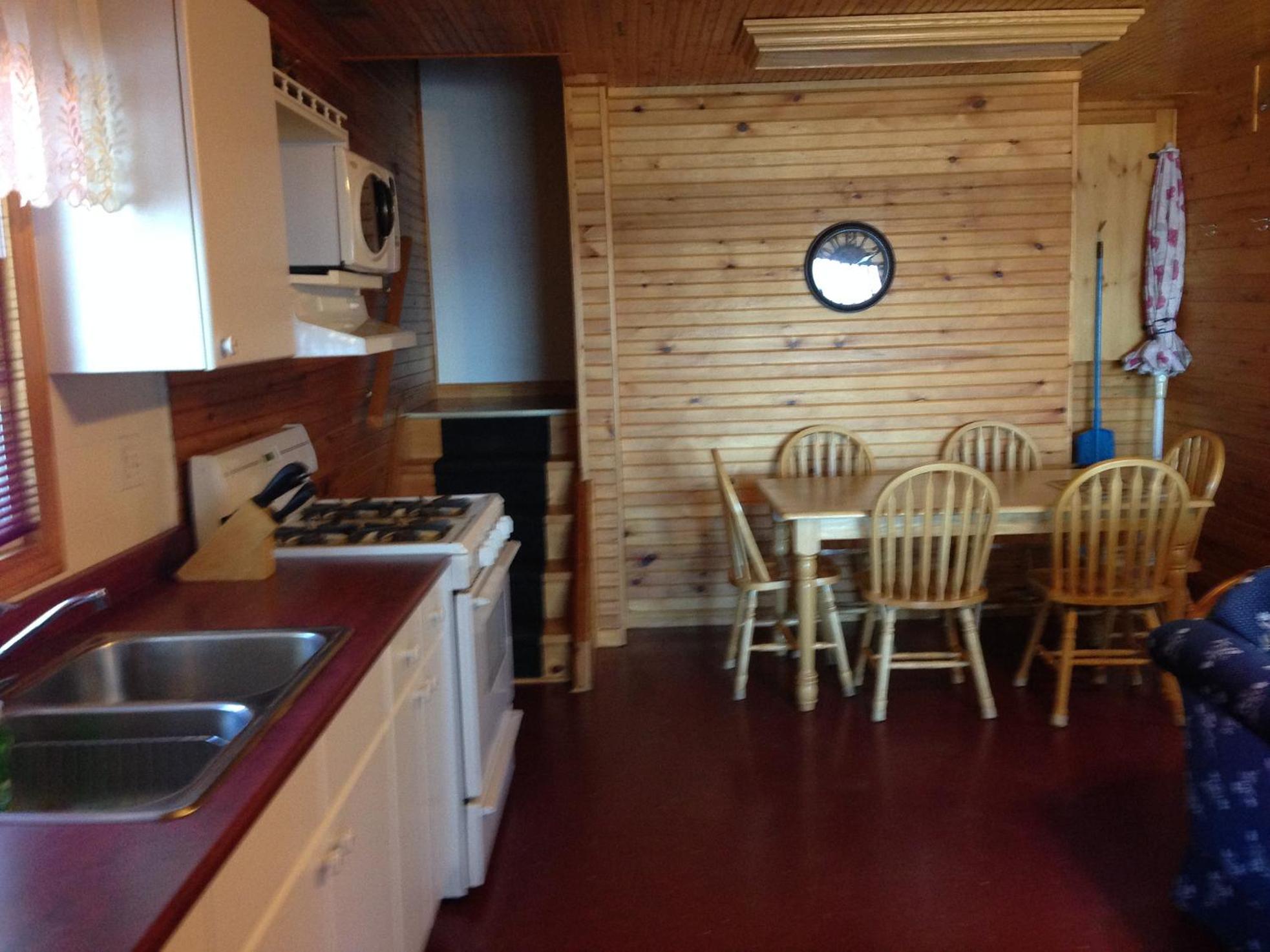 Sandy Shore Cottages Luxury Resort on Rice Lake