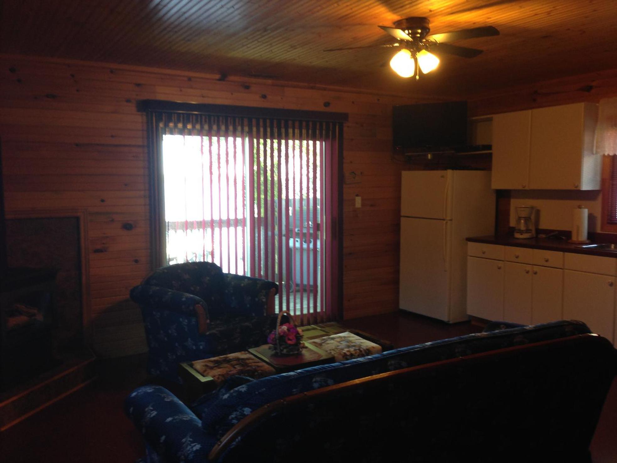 Sandy Shore Cottages Luxury Resort on Rice Lake