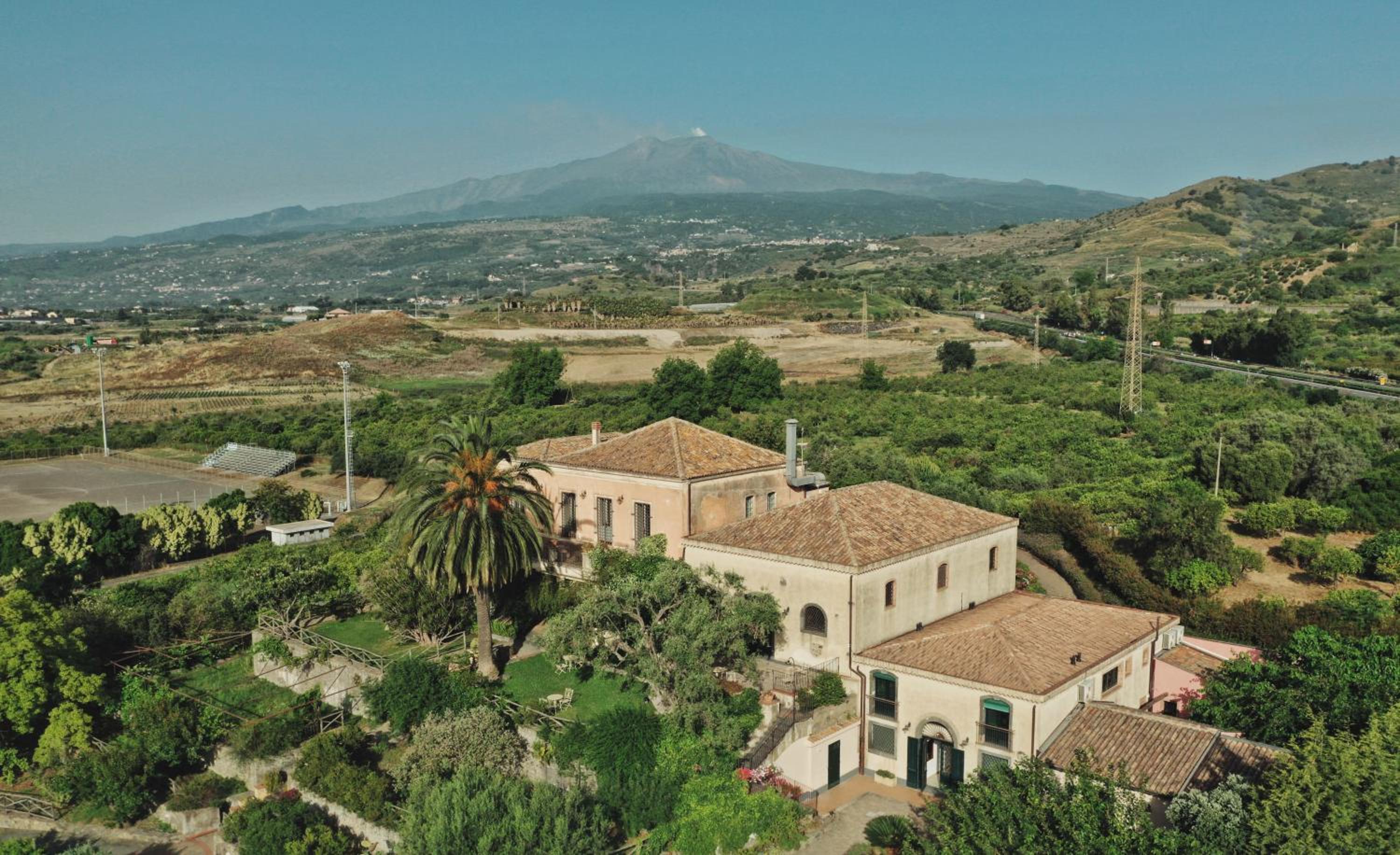 Antico Borgo Etneo Country Hotel
