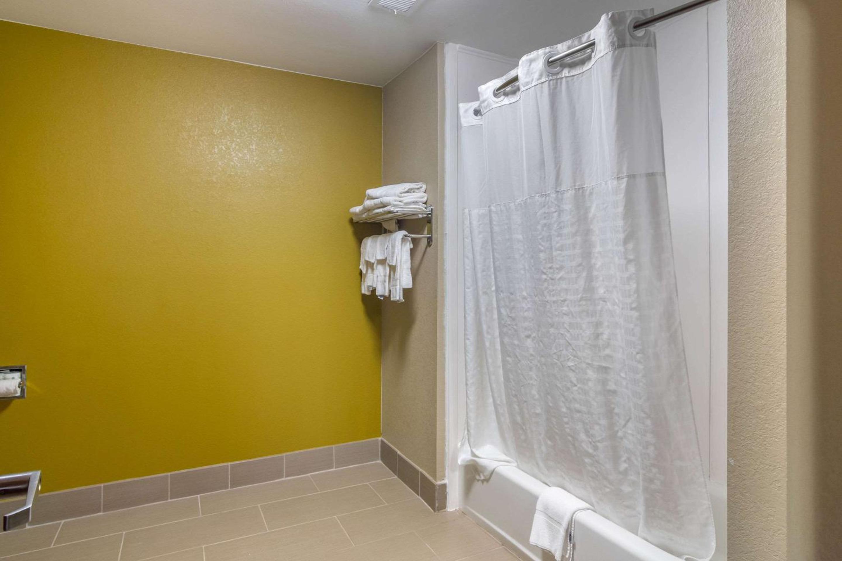 Perry Vacations - Comfort Inn Suites Perry National Fairgrounds Area - Property Image 39