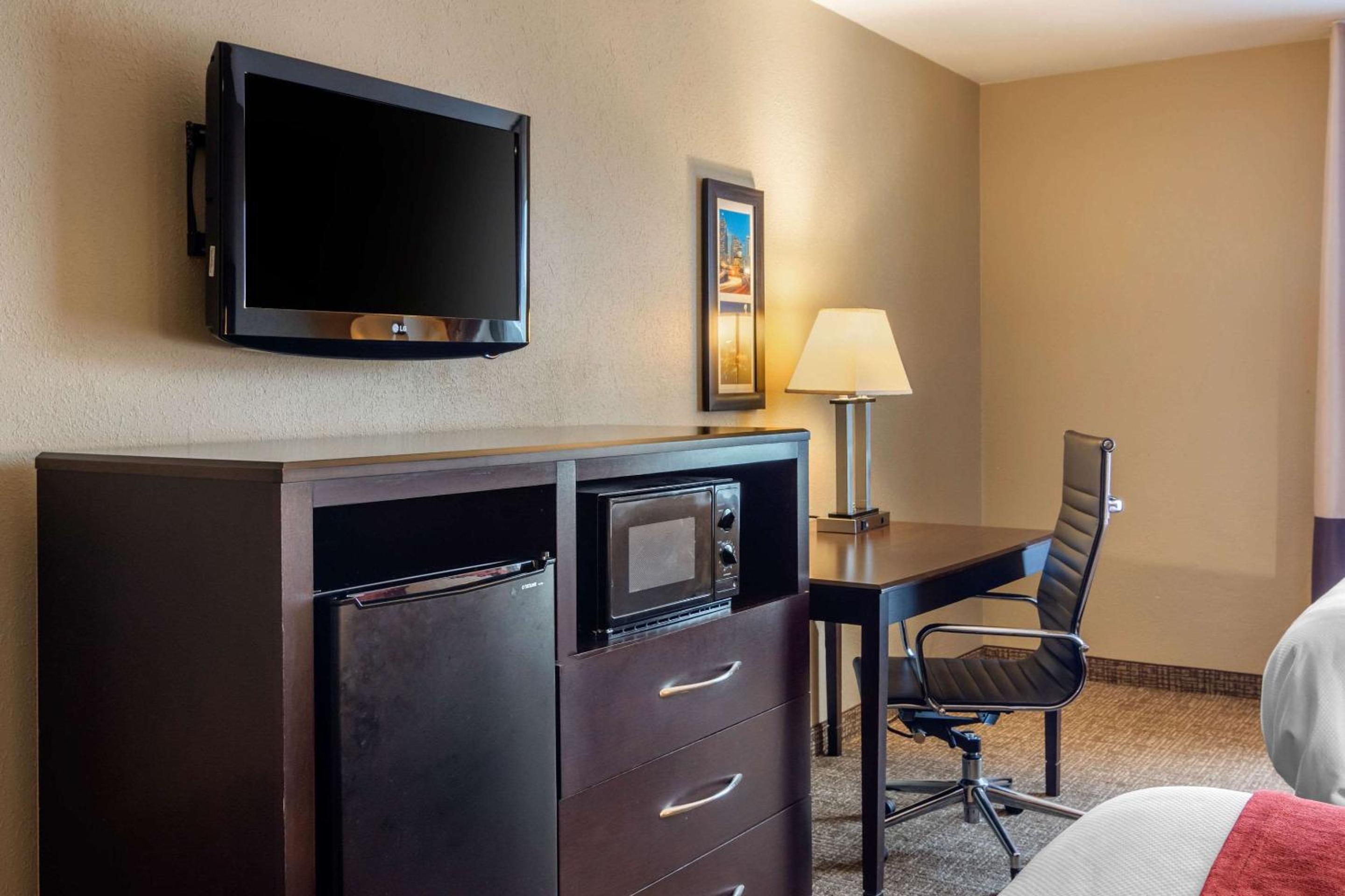 Perry Vacations - Comfort Inn Suites Perry National Fairgrounds Area - Property Image 13