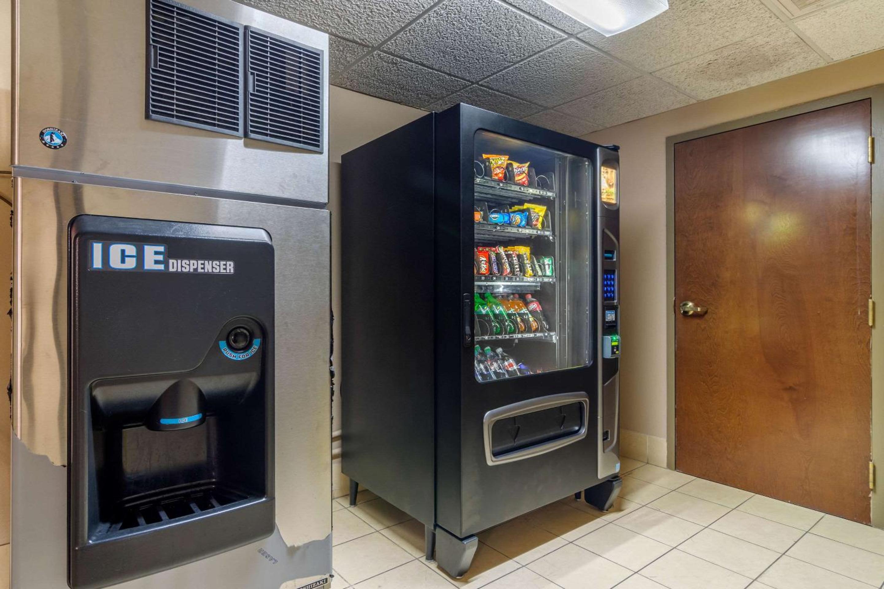 Perry Vacations - Comfort Inn Suites Perry National Fairgrounds Area - Property Image 1