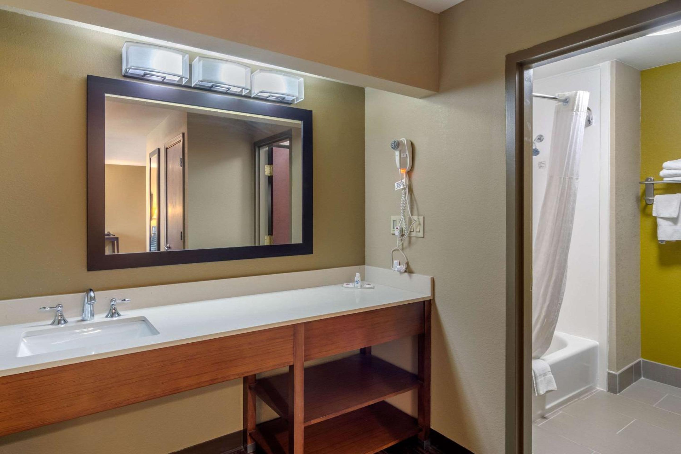 Perry Vacations - Comfort Inn Suites Perry National Fairgrounds Area - Property Image 27