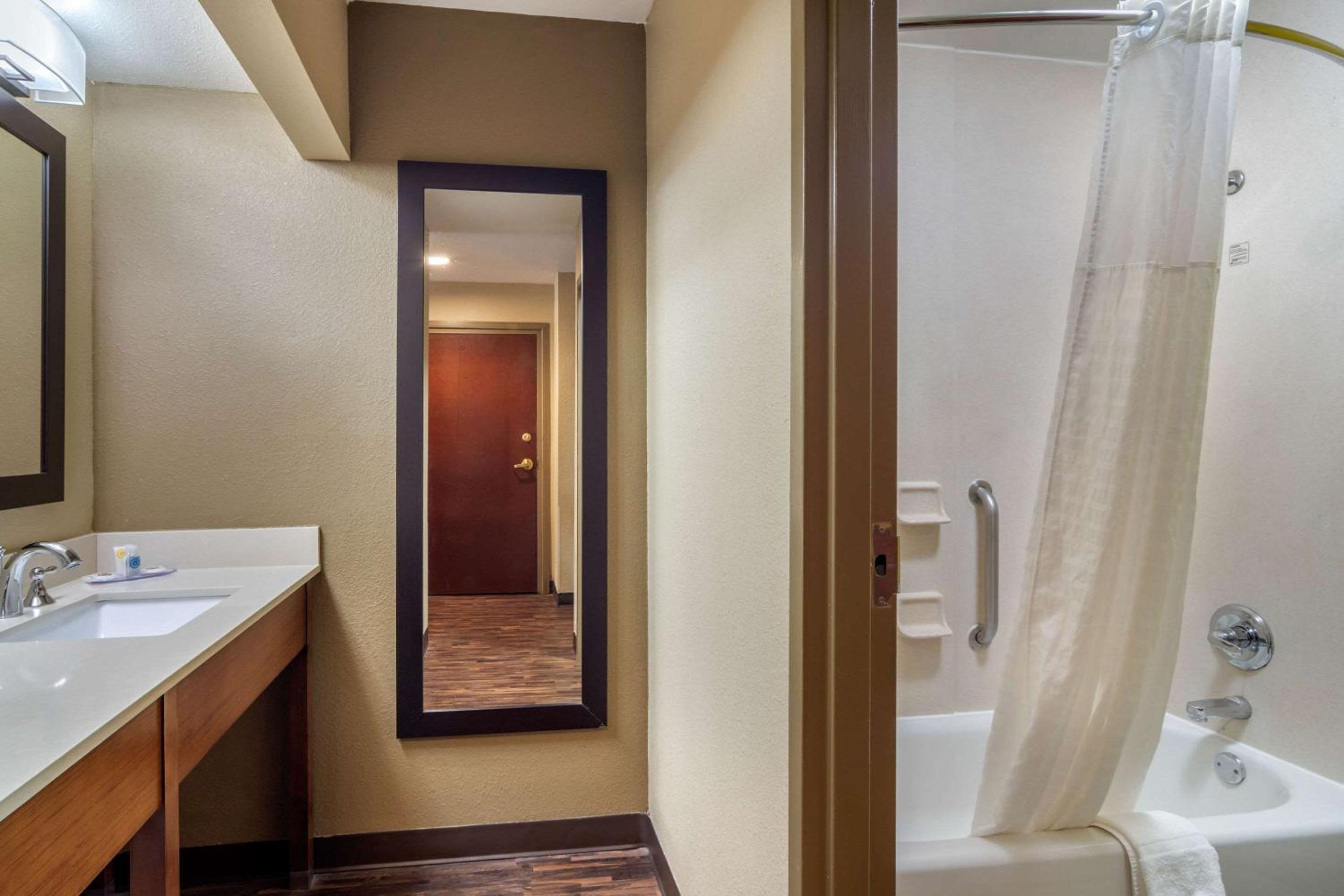 Perry Vacations - Comfort Inn Suites Perry National Fairgrounds Area - Property Image 24