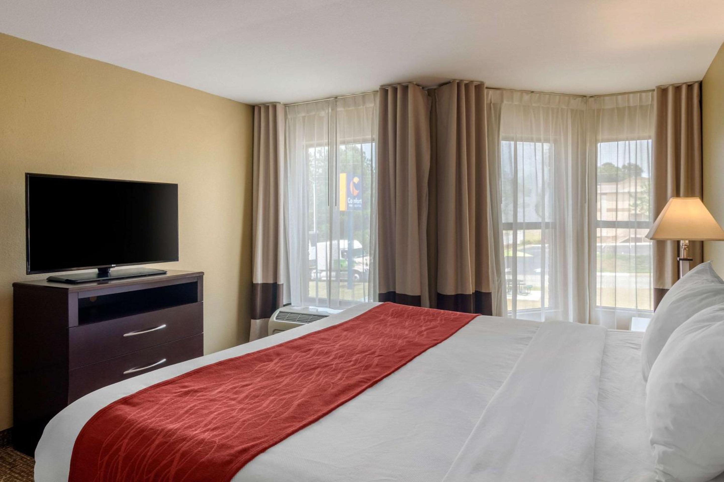 Perry Vacations - Comfort Inn Suites Perry National Fairgrounds Area - Property Image 8