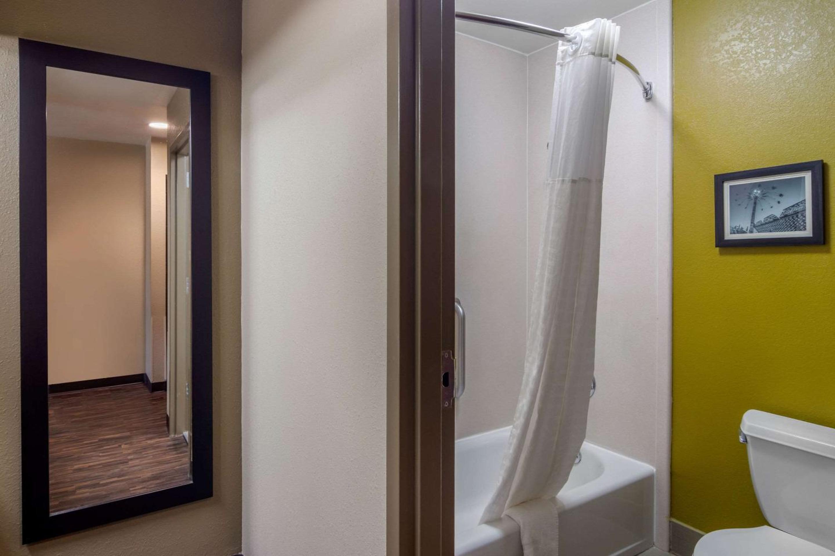 Perry Vacations - Comfort Inn Suites Perry National Fairgrounds Area - Property Image 6