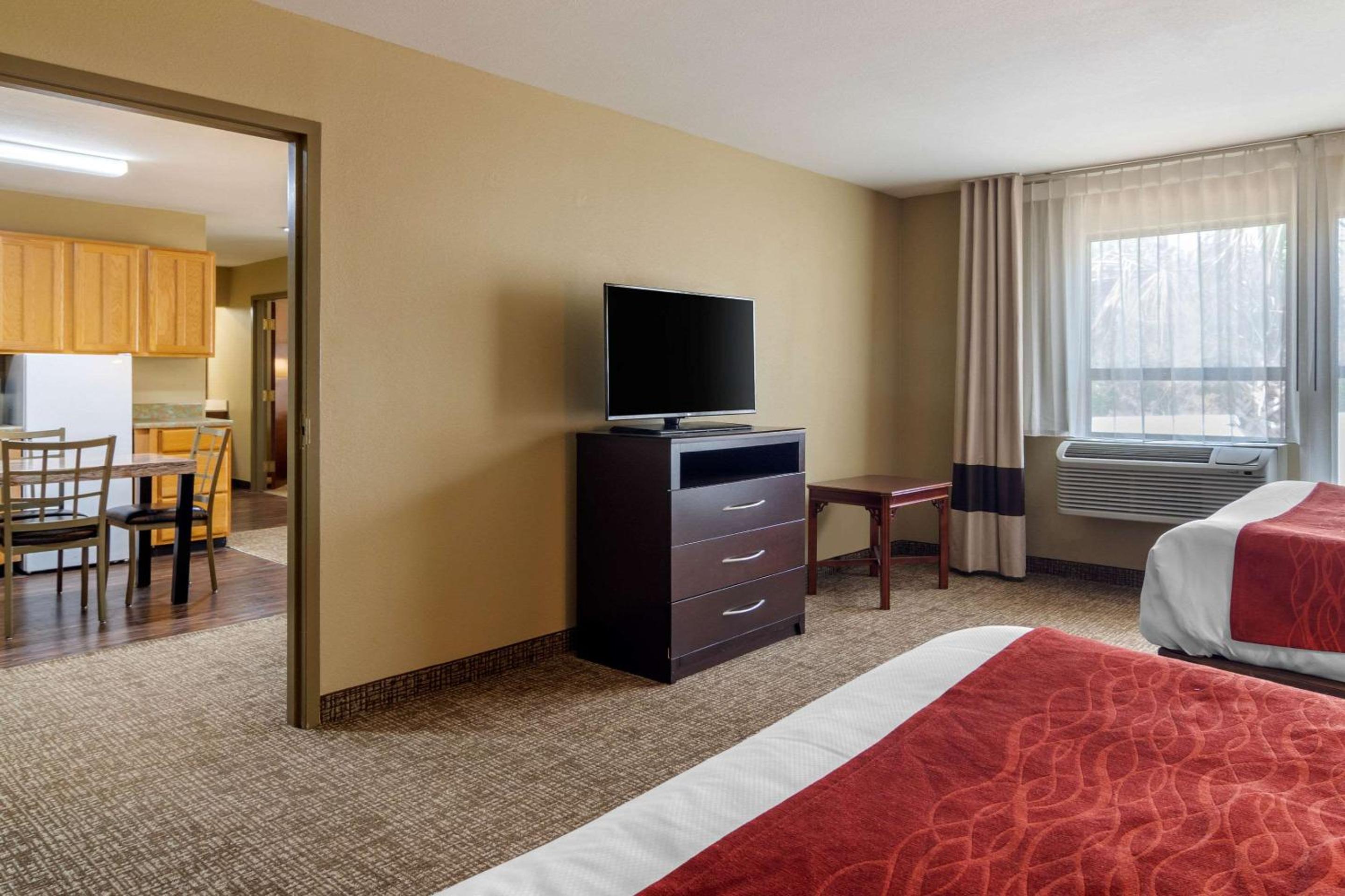Perry Vacations - Comfort Inn Suites Perry National Fairgrounds Area - Property Image 36