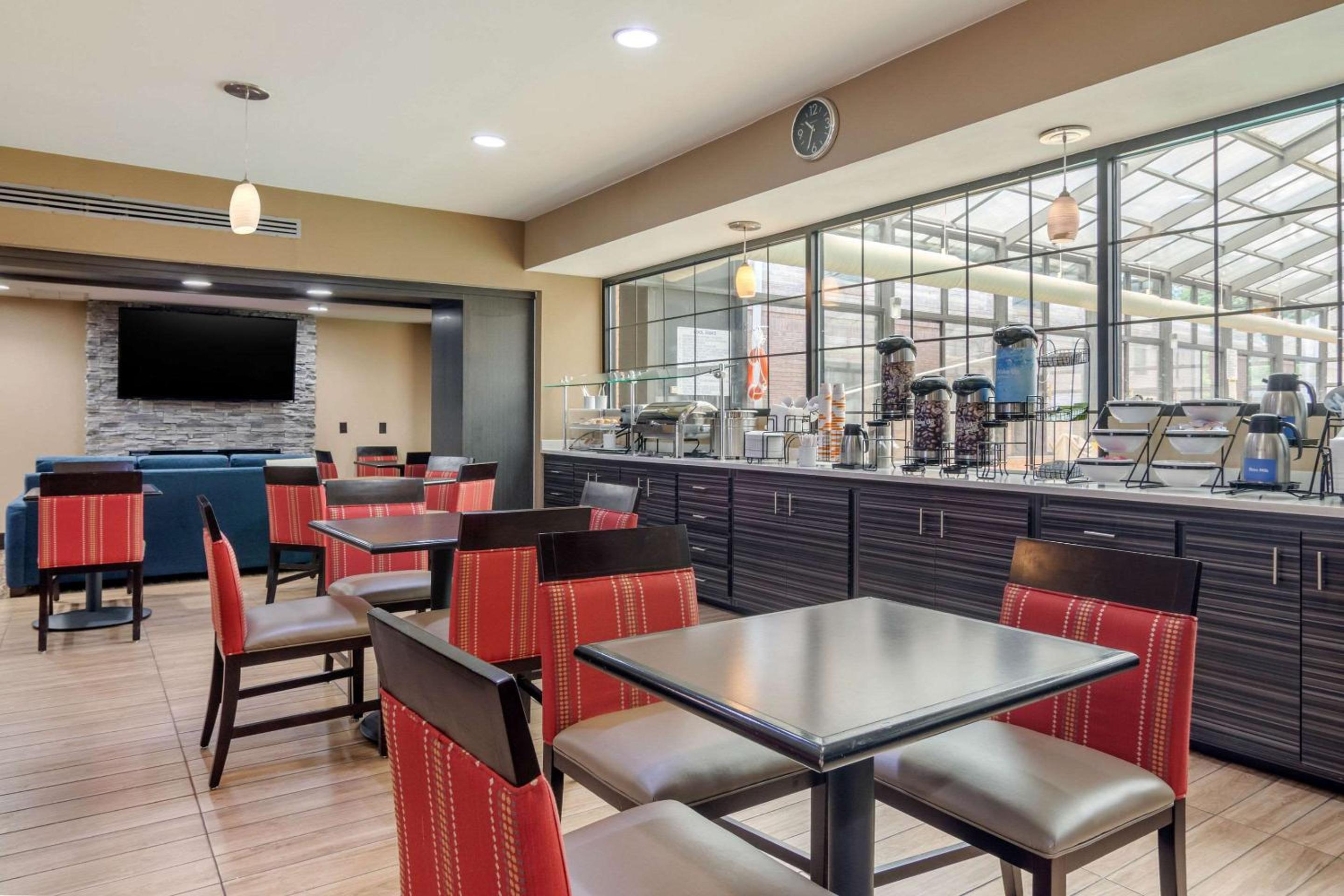 Perry Vacations - Comfort Inn Suites Perry National Fairgrounds Area - Property Image 3