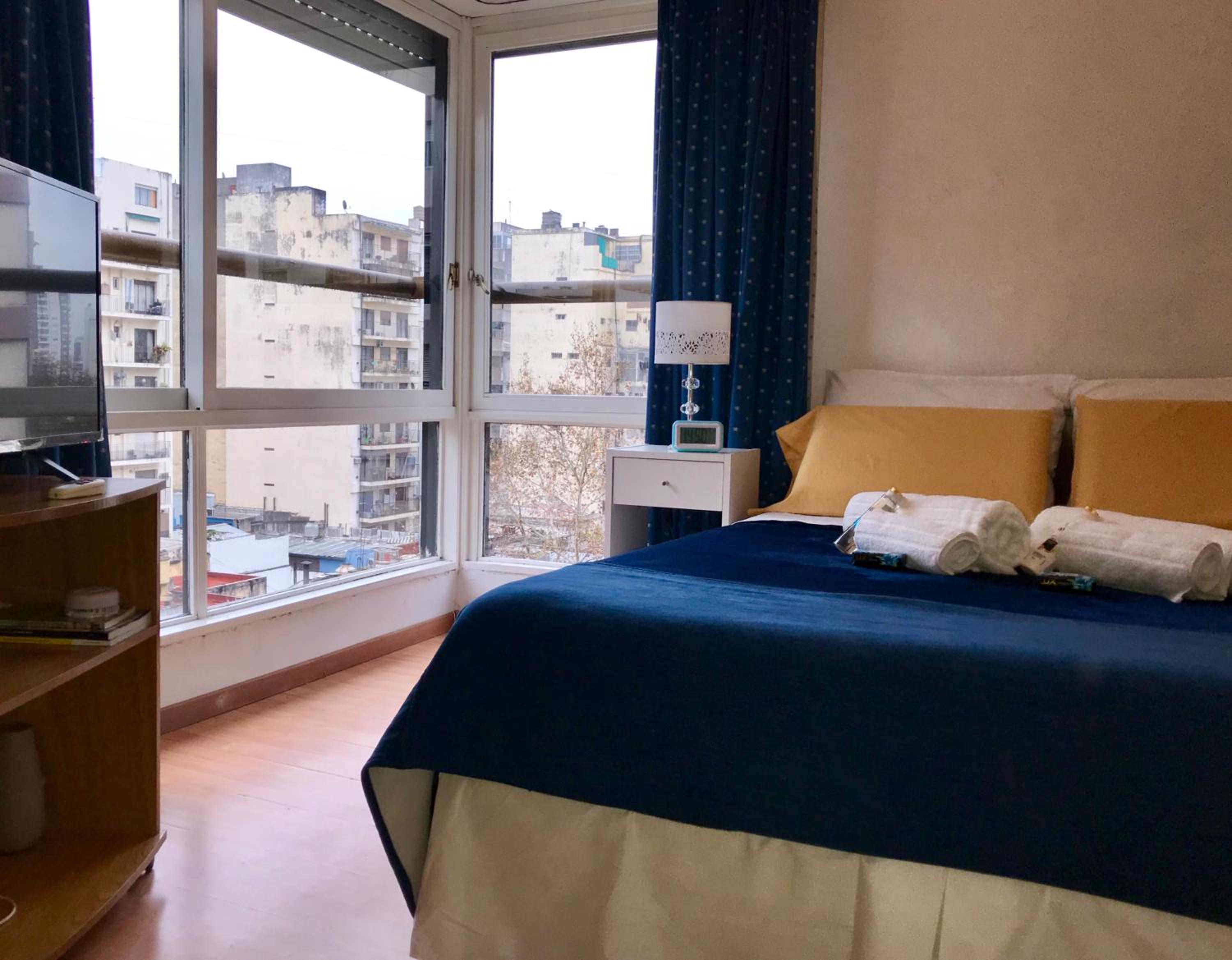 Apartamento Bulnes y Calle Corrientes