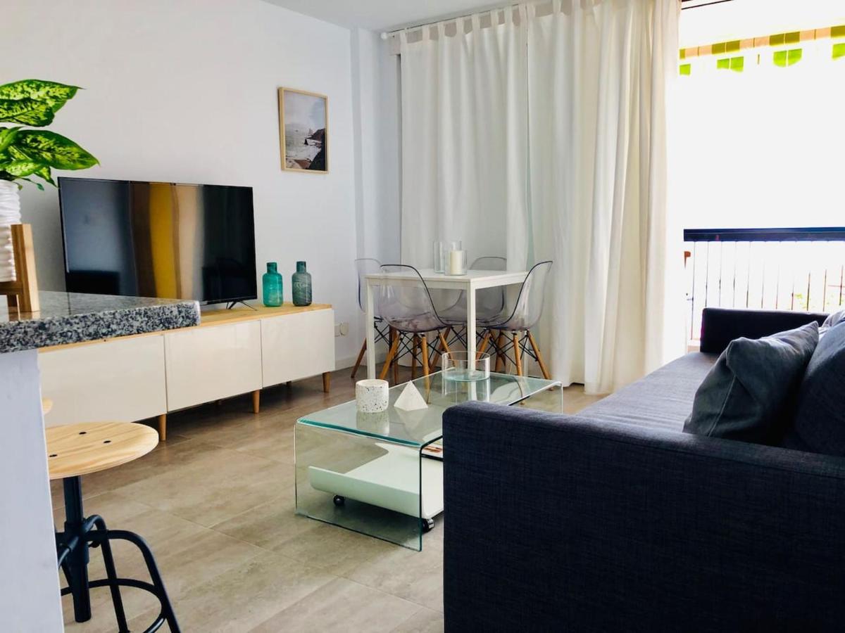 HomeForGuest BEACH APT WITH SEA VIEW & POOL, 50 STEPS TO THE SEA view 5