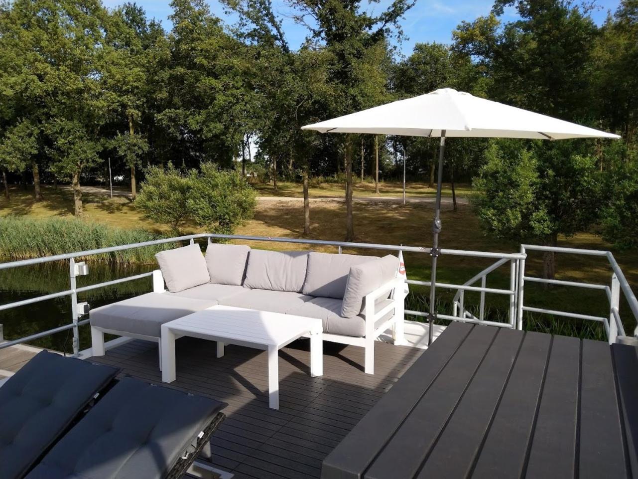 Hausboot Leukermeer Well view 4
