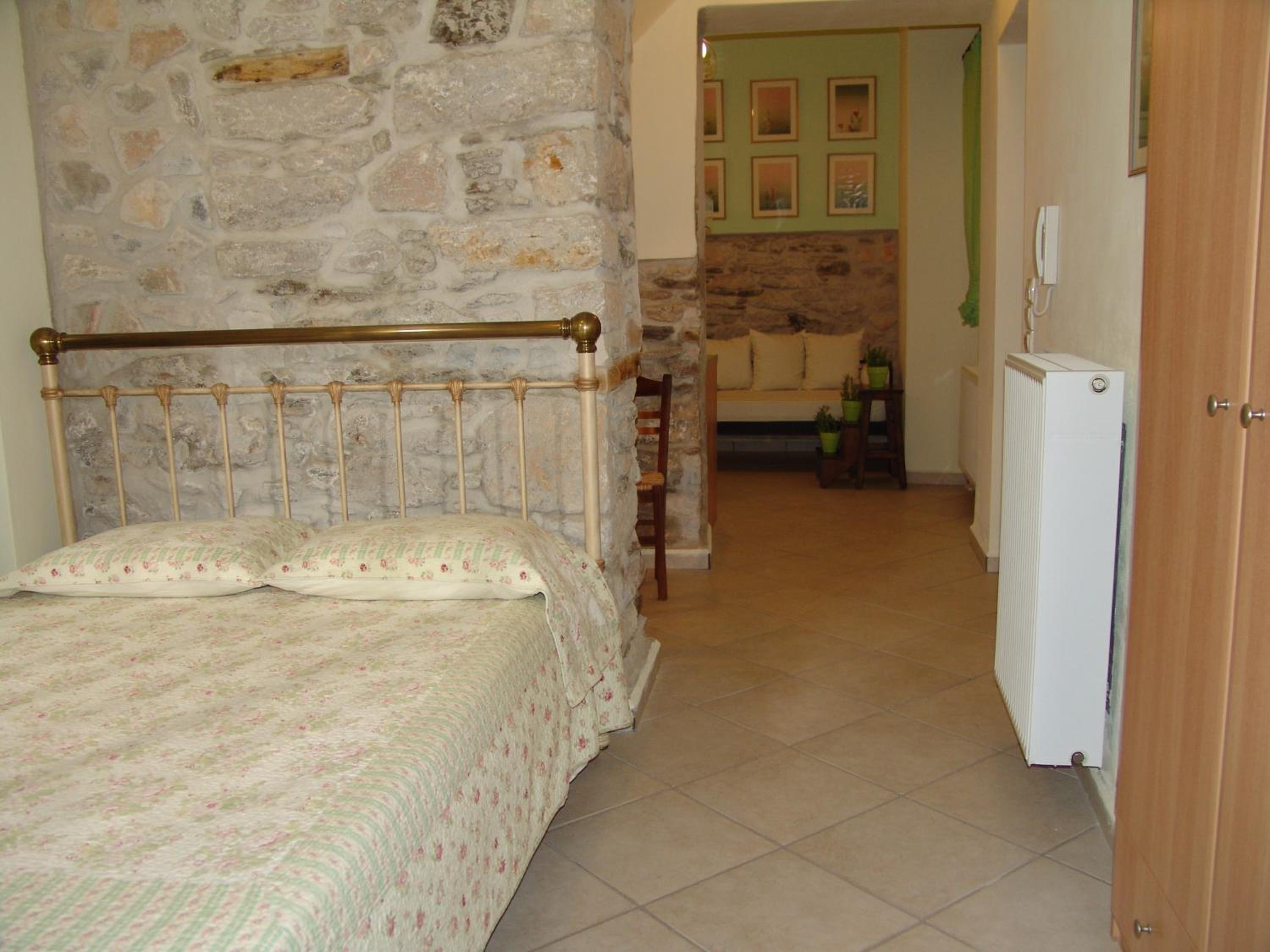 Antouanetta Apartments