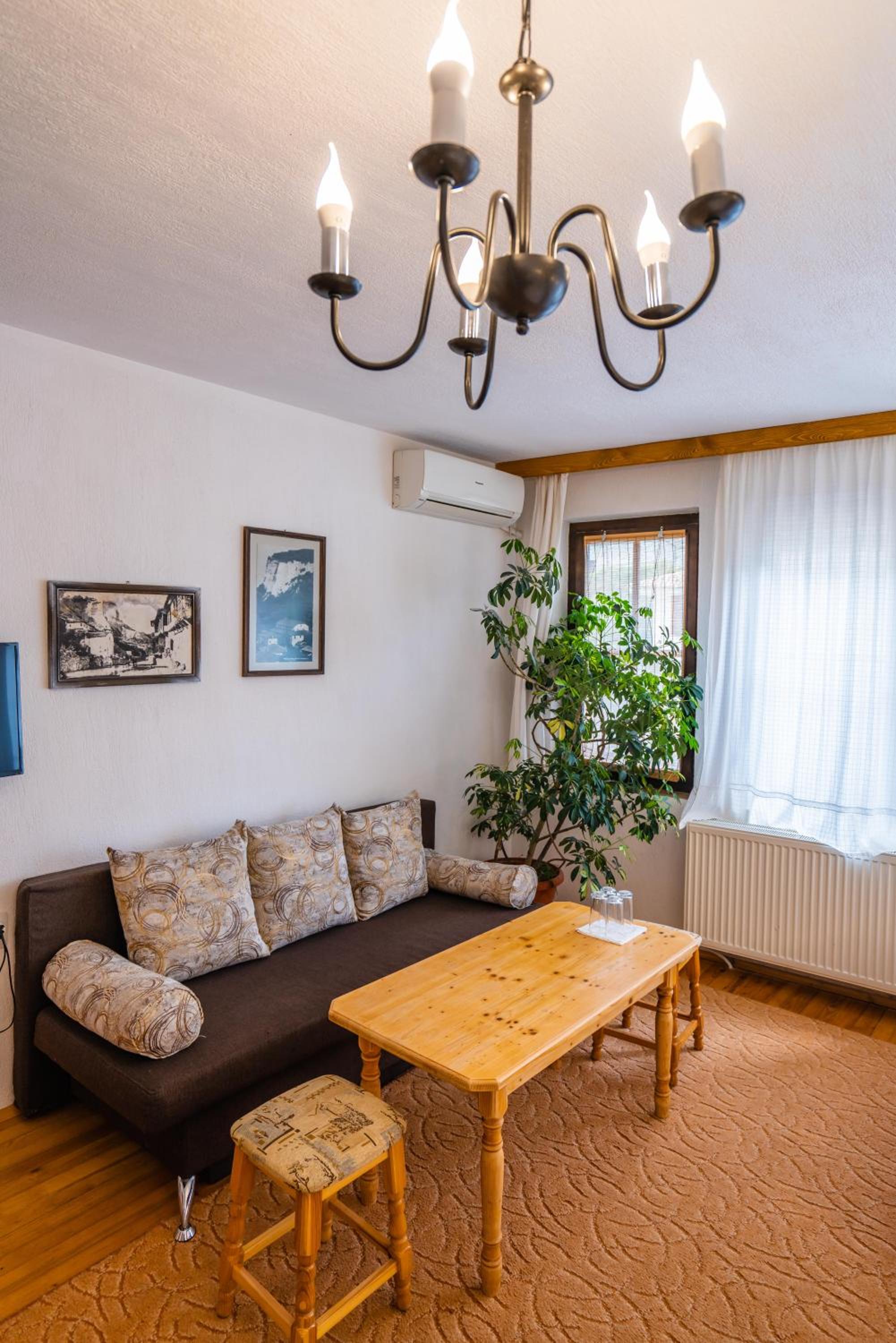 Toni's Guest House