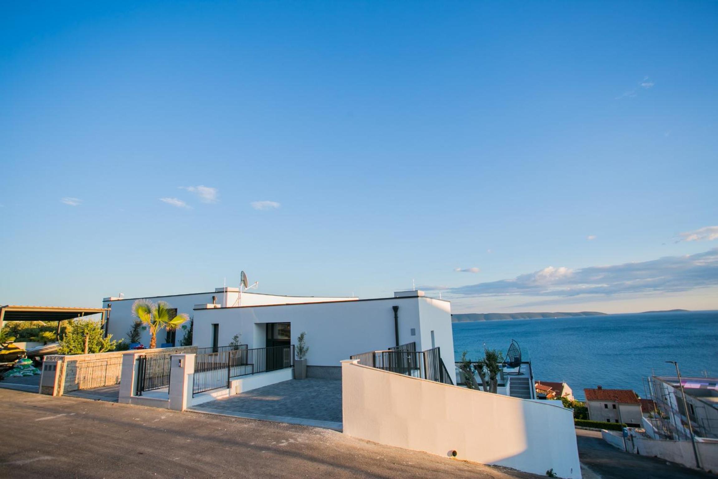 Hotel Holiday home Olive Exclusive - 8 people, heated pool, Okrug Gornji, sea view - Image 1