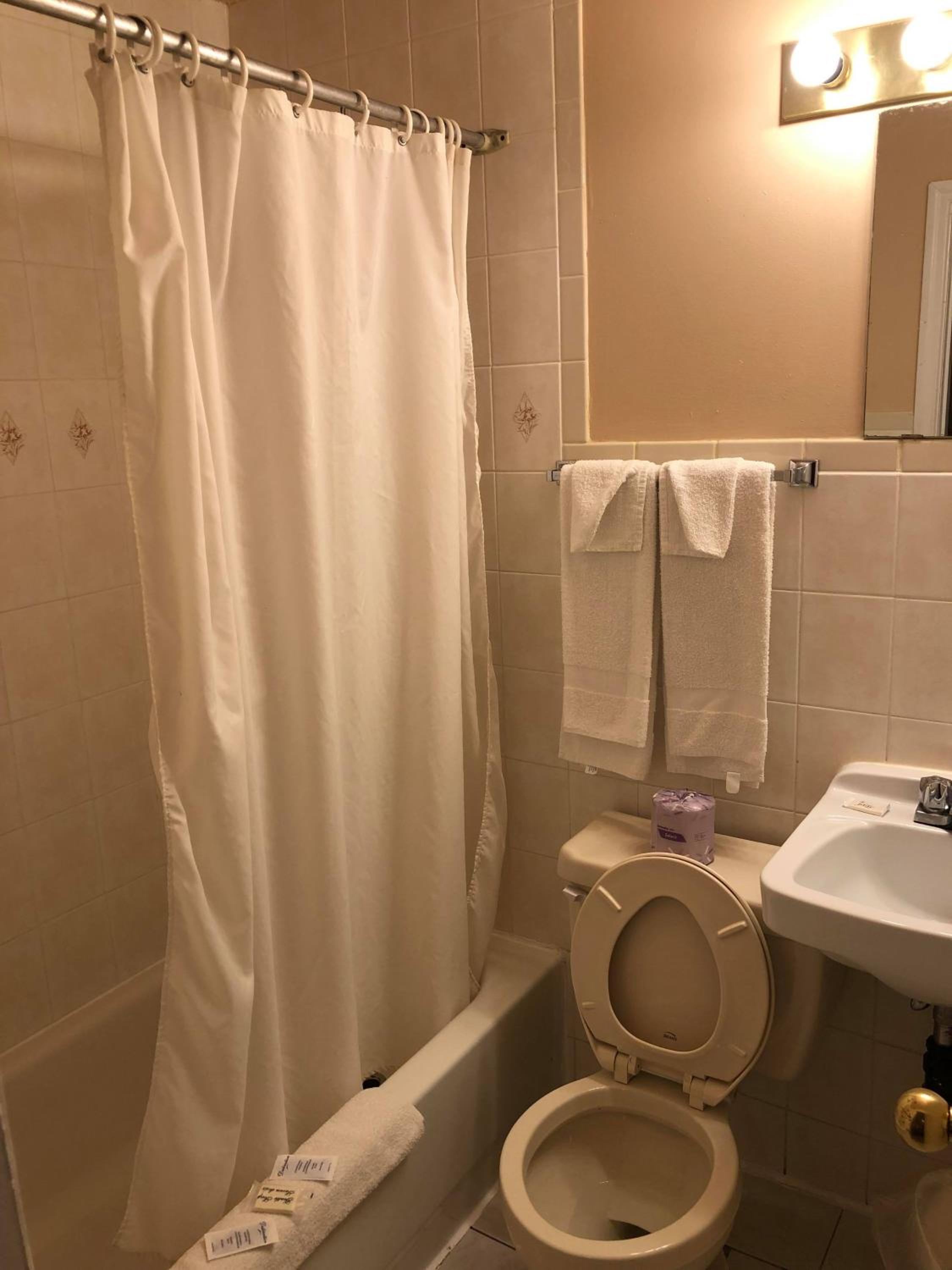 Niagara Inn & Suites