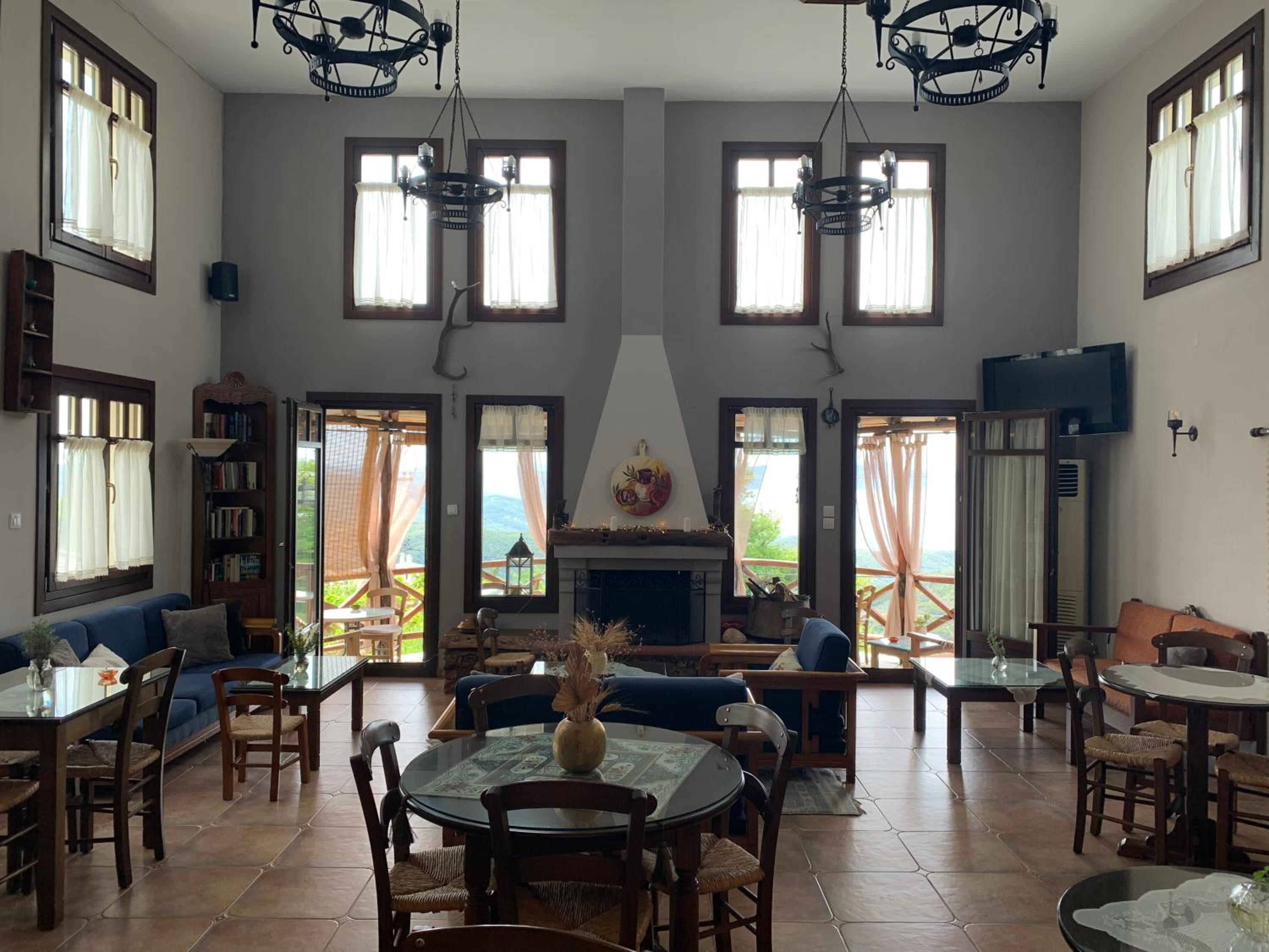 Iliovolo Guesthouse