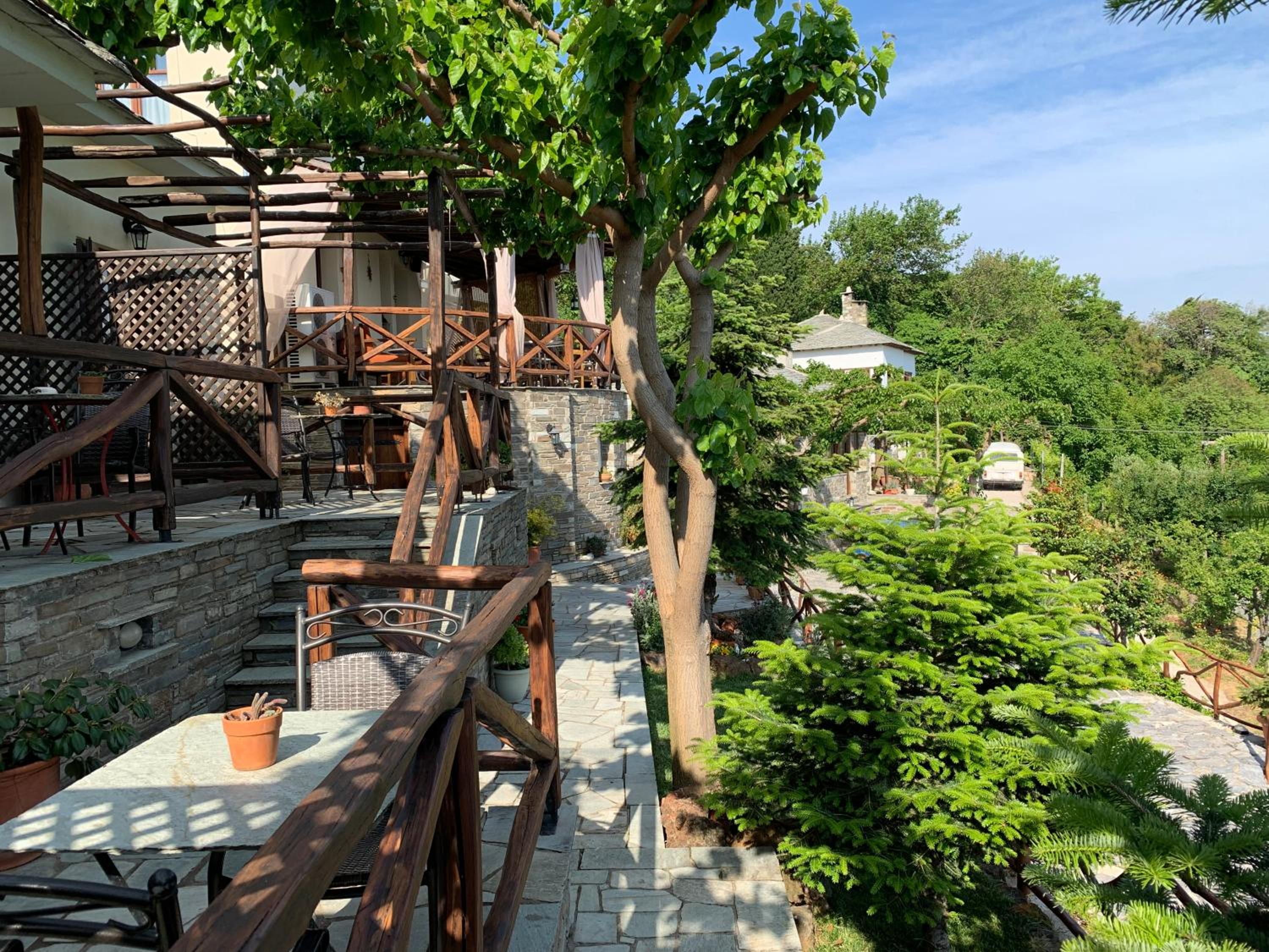 Iliovolo Guesthouse